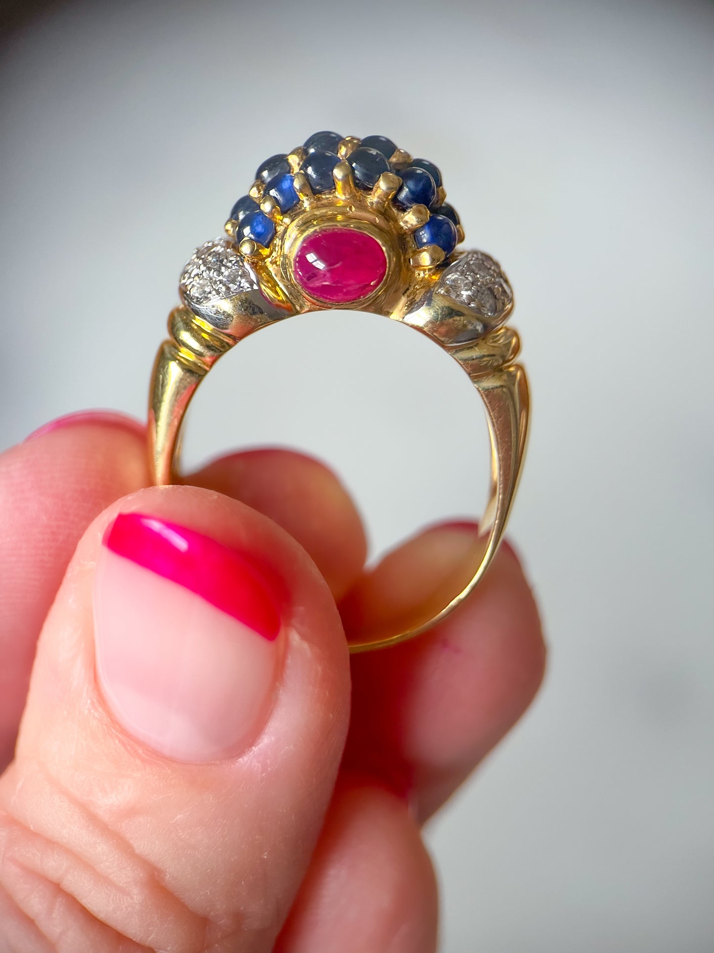 Vintage Cabochon Sapphire Dome 18k Yellow Gold Ring, circa 1990s