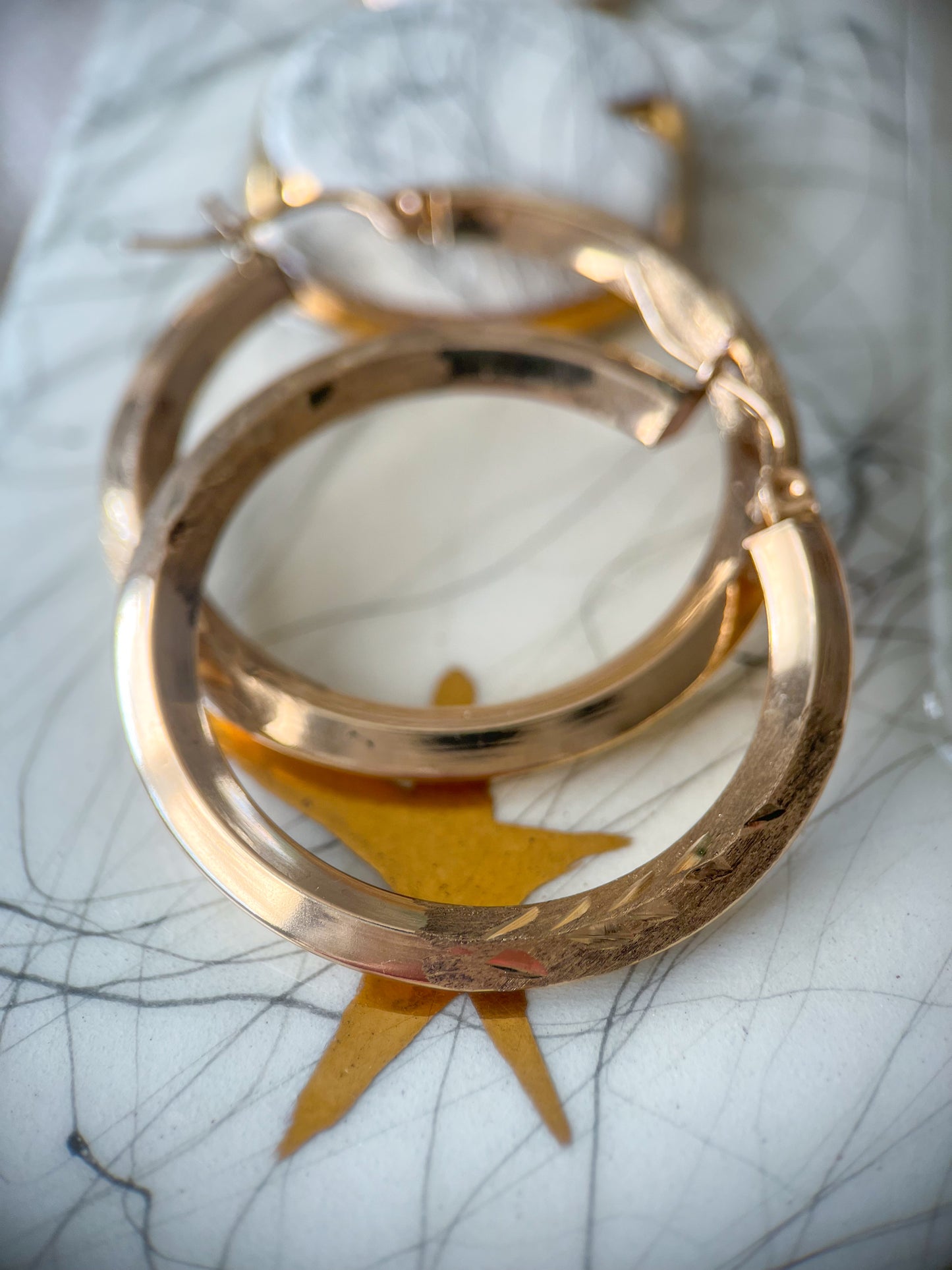 Vintage Floral Faceted Tube Etched 10k Yellow Gold Hoop Earrings