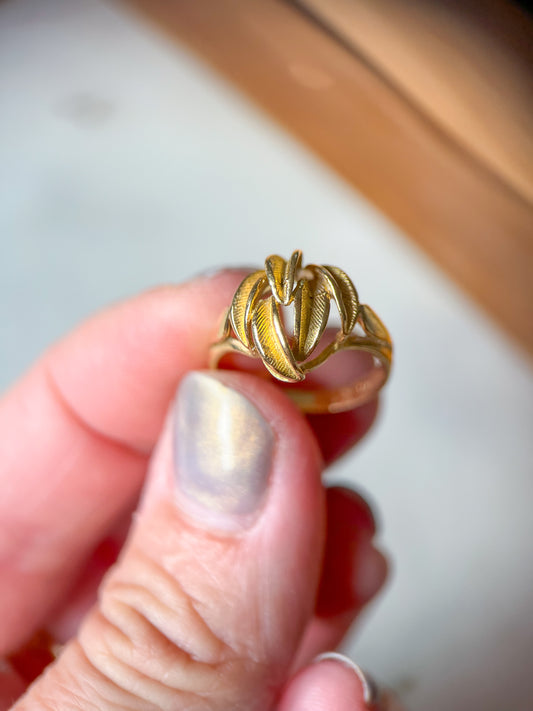 Vintage Leaf Motif 14k Yellow Gold Ring