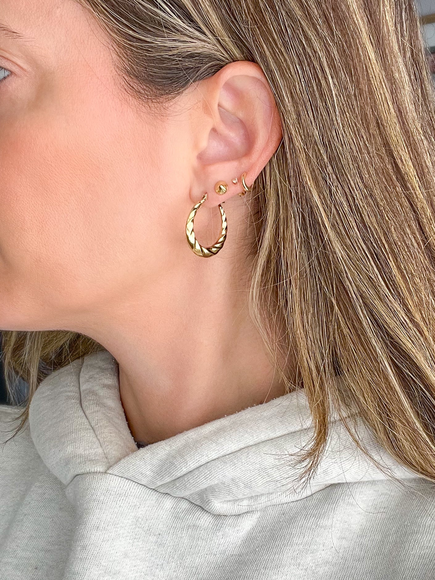 Vintage Twist 10k Yellow Gold Hoop Earrings