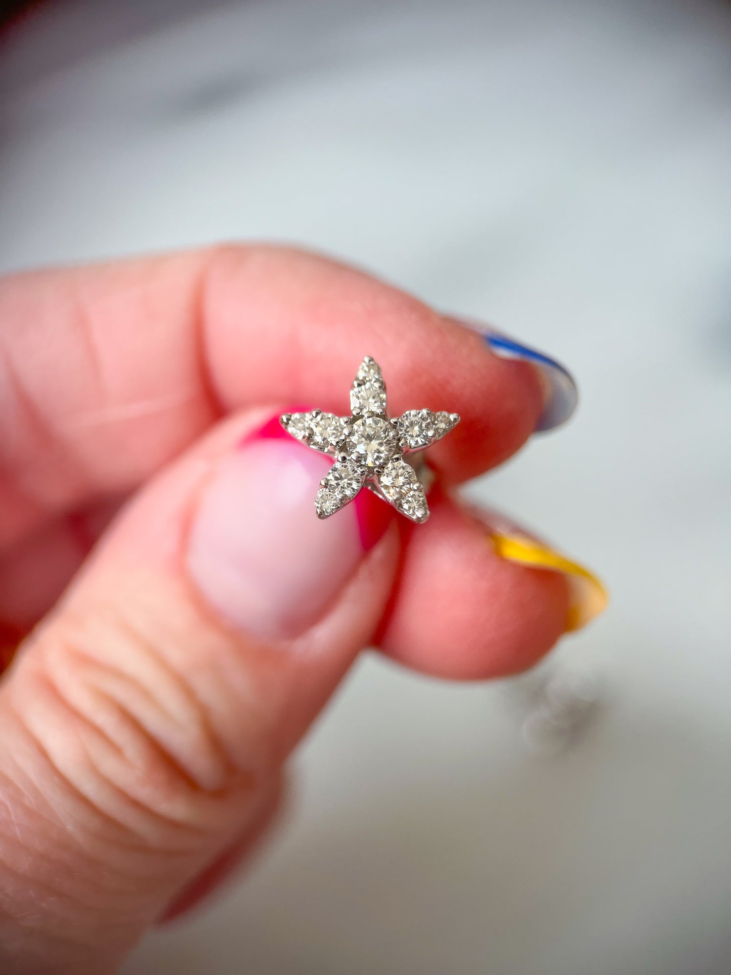 Natural Diamond Star 18k White Gold Stud Earrings