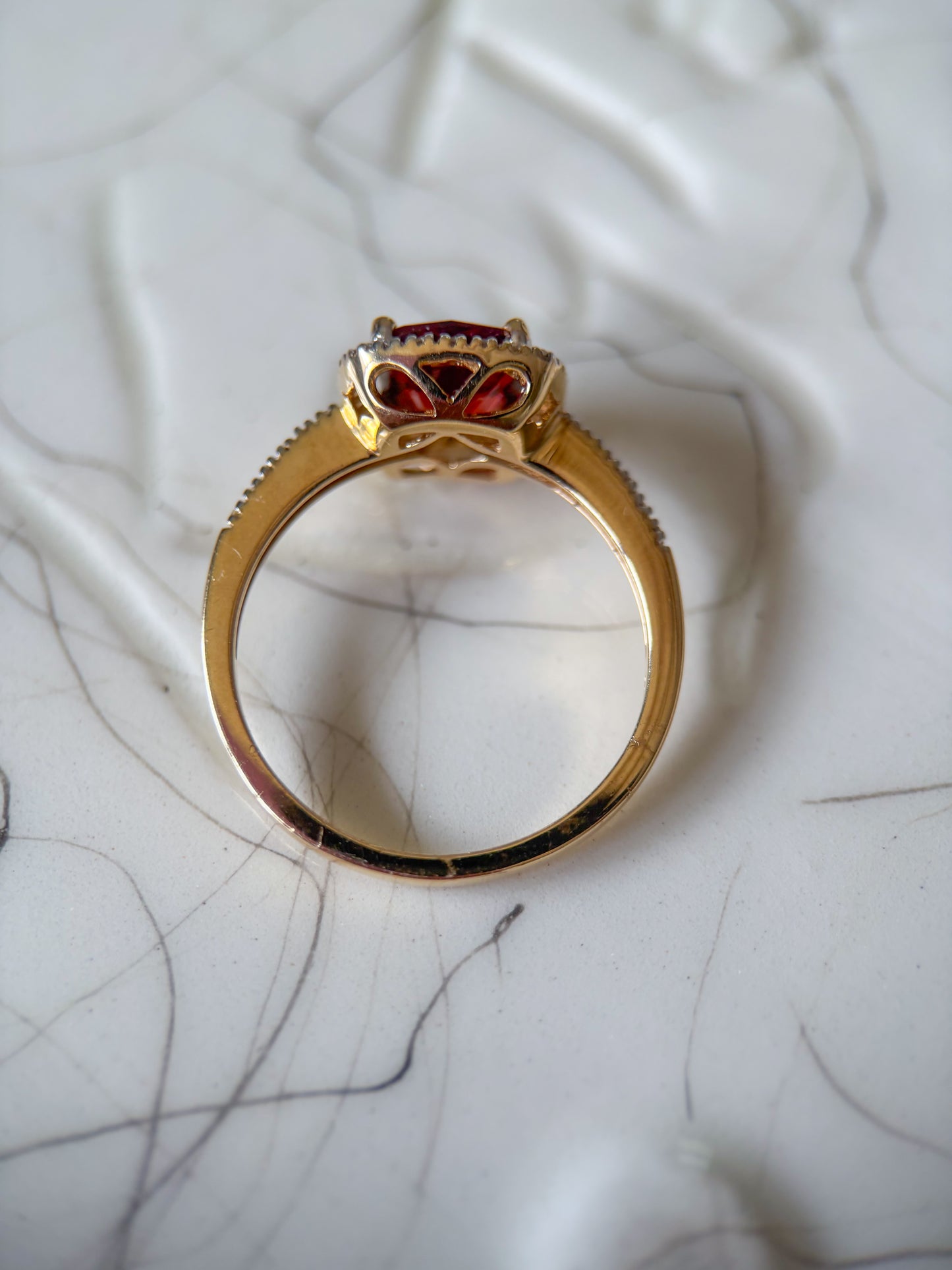 Vintage Semi Precious Garnet and Natural Diamonds 14k Yellow Gold Ring