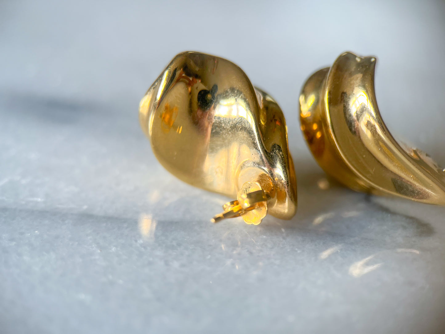 Vintage Puffy Ribbed Tear Drop 14k Yellow Gold Stud Earrings