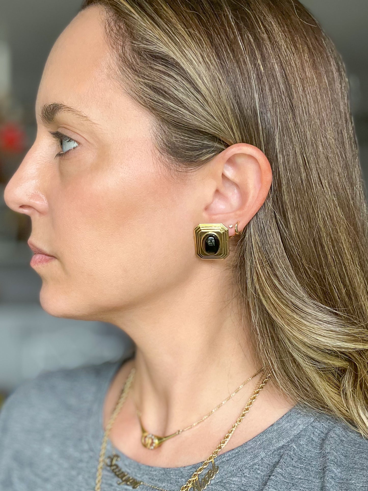 Vintage Oval Onxy and 14k Yellow Gold Stud Earrings