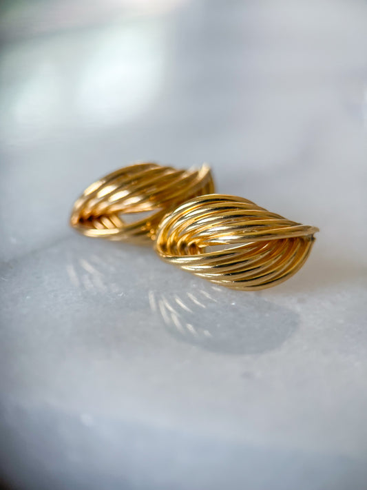 Vintage Shell 14k Yellow Gold Stud Earrings