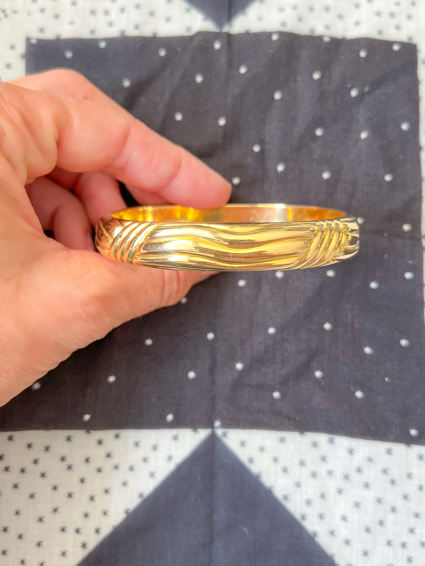 Vintage Wavy 14k Yellow Gold Bangle - Circa 1980s