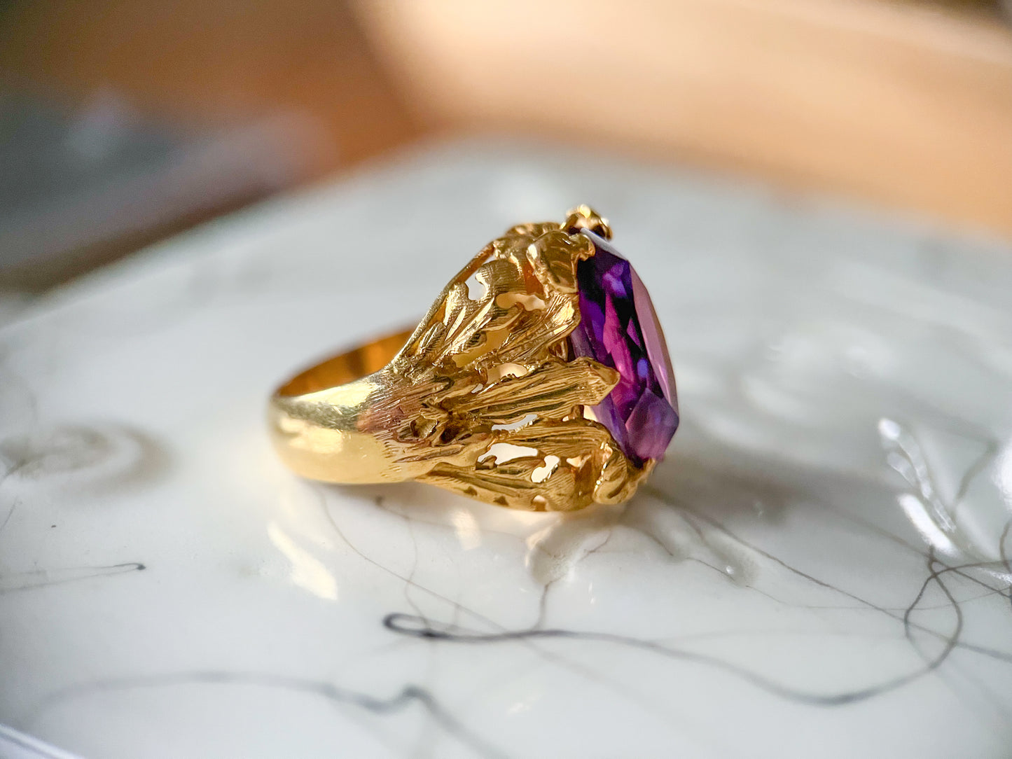 Vintage Oval Shaped Natural Amethyst 18k Yellow Gold Ring