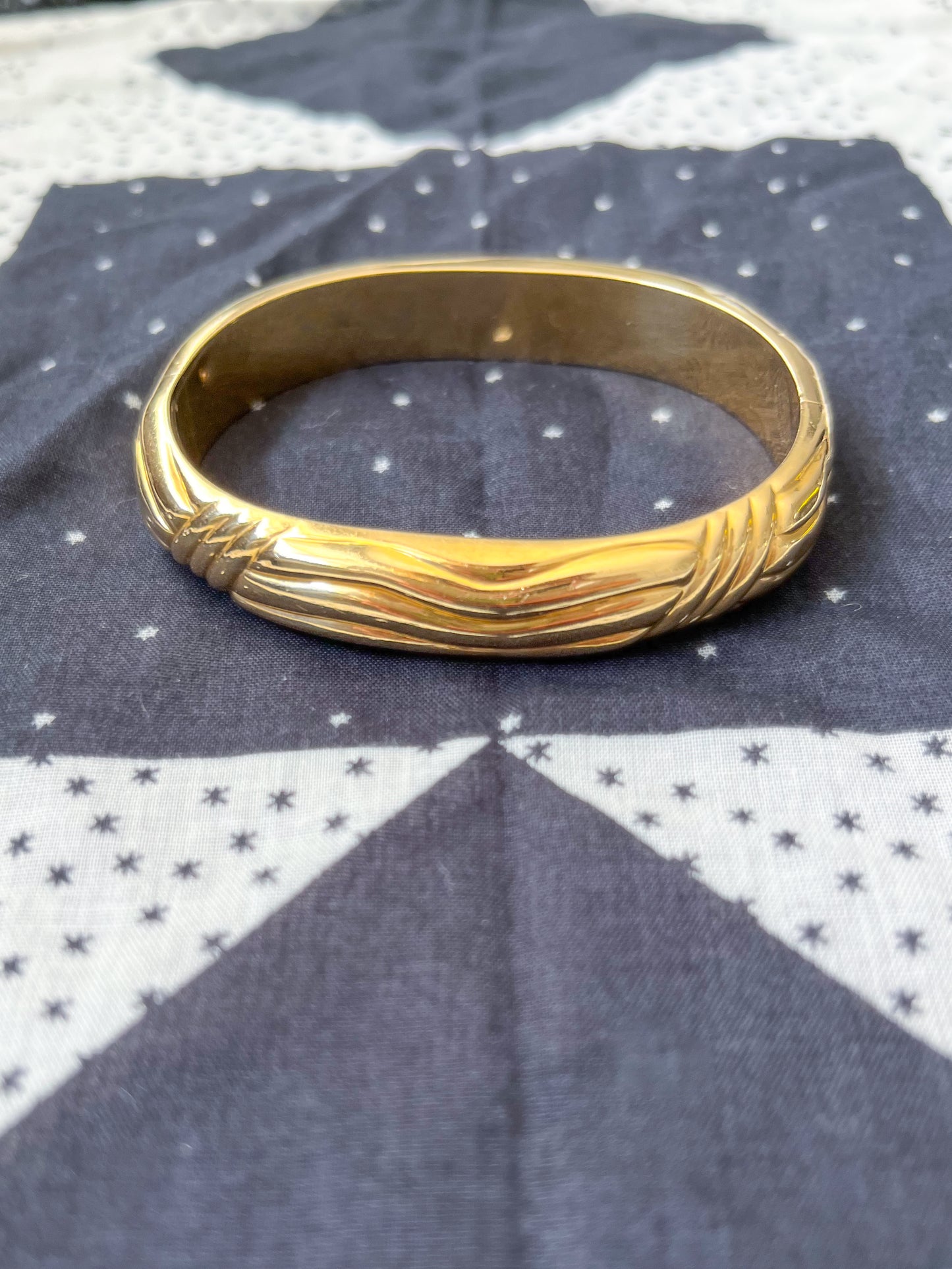 Vintage Wavy 14k Yellow Gold Bangle - Circa 1980s