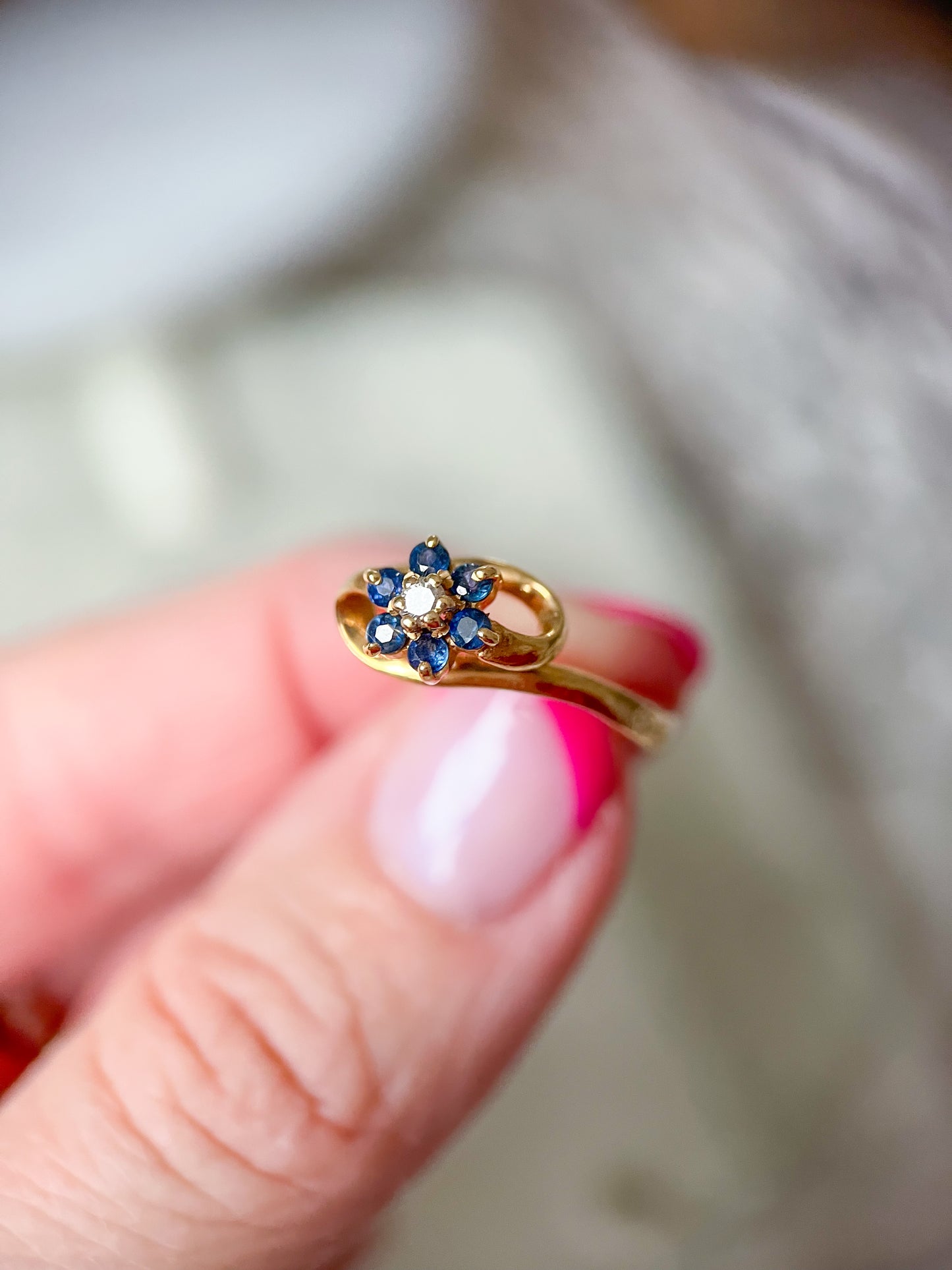 Vintage Natural Sapphire and Natural Diamond Flower 14k Yellow Gold Ring