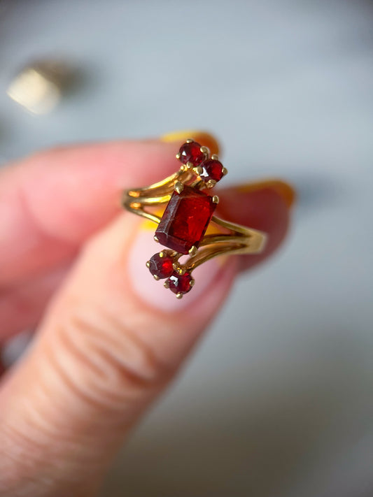 Vintage Garnet 14k Yellow Gold Ring