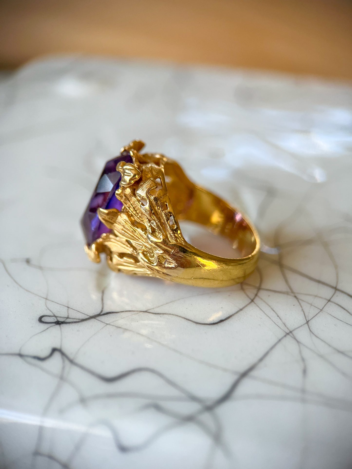 Vintage Oval Shaped Natural Amethyst 18k Yellow Gold Ring