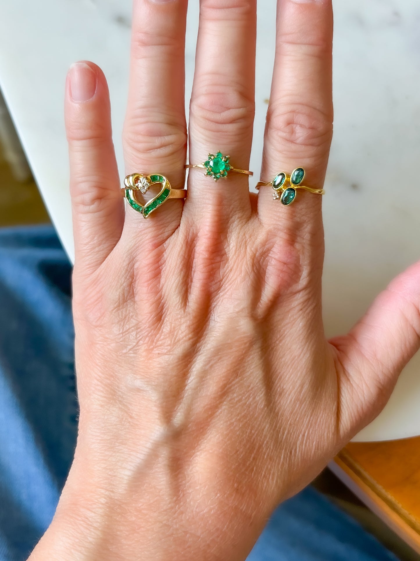 Vintage Natural Emerald Flower 18k Yellow Gold Ring