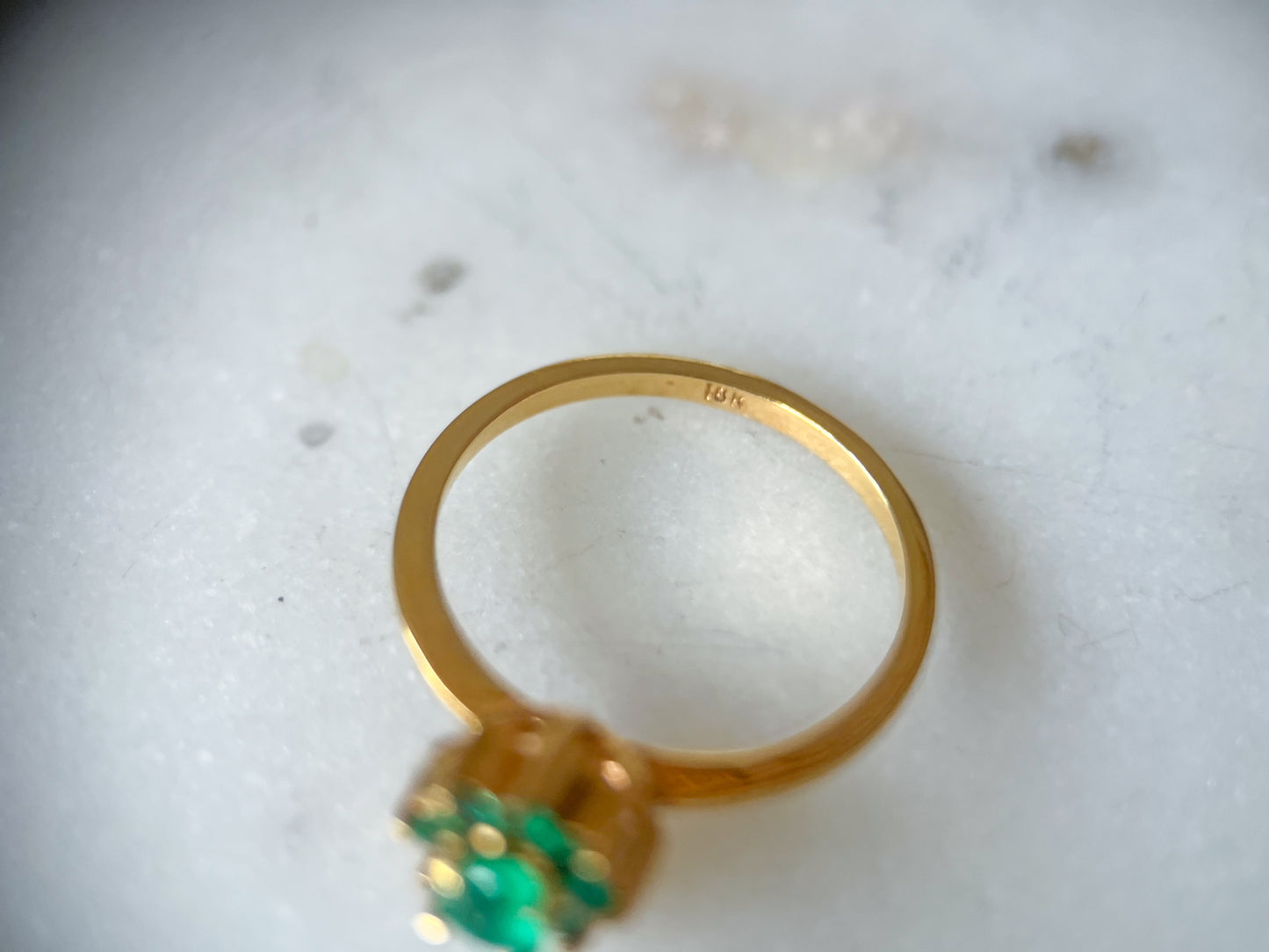 Vintage Natural Emerald Flower 18k Yellow Gold Ring