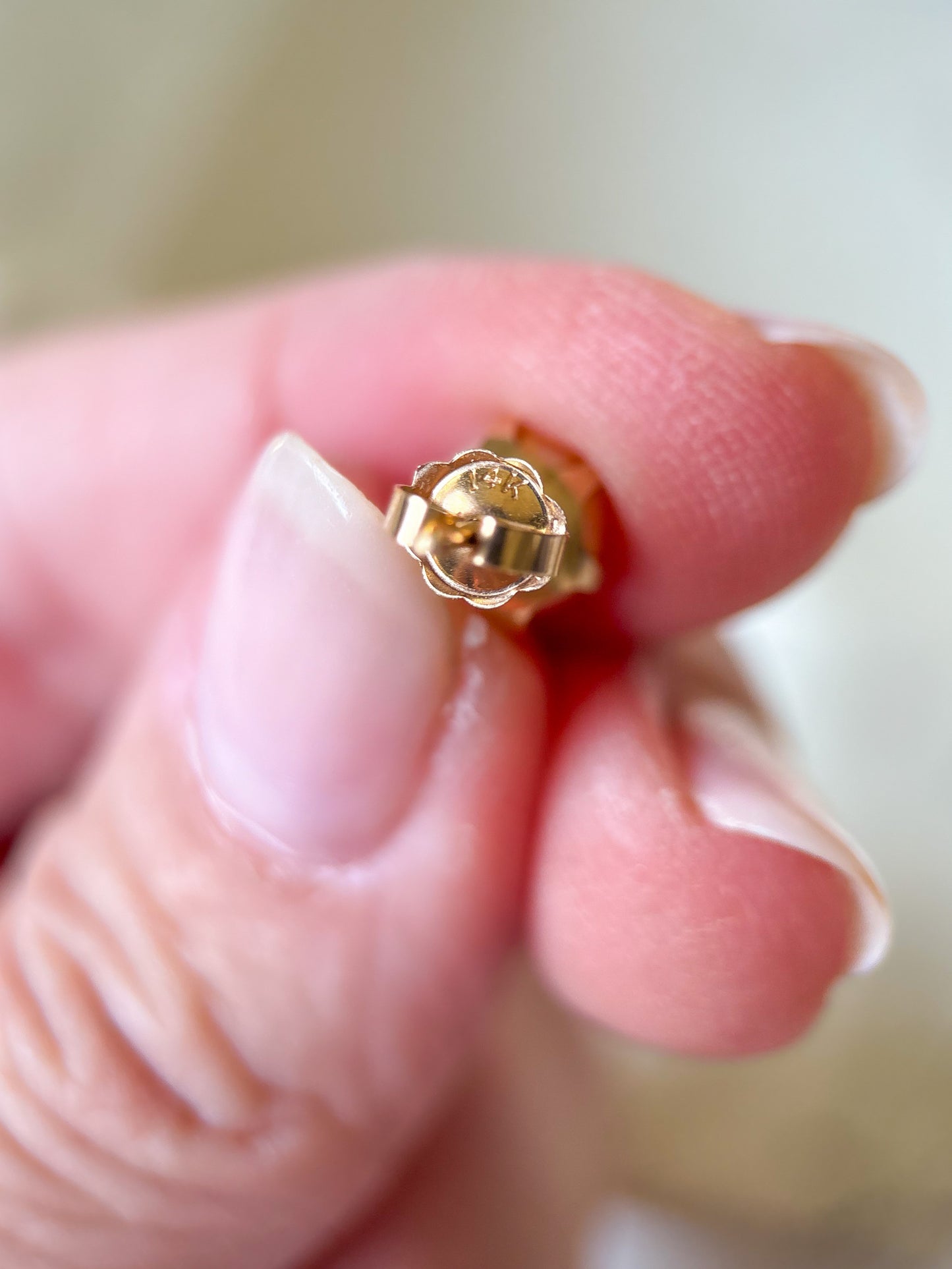 Vintage Pearl Stud 14k Yellow Gold Earrings