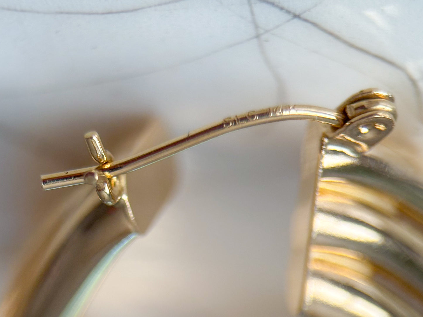 Vintage 14k Yellow Gold Large Ribbed Squared Hoop Earrings