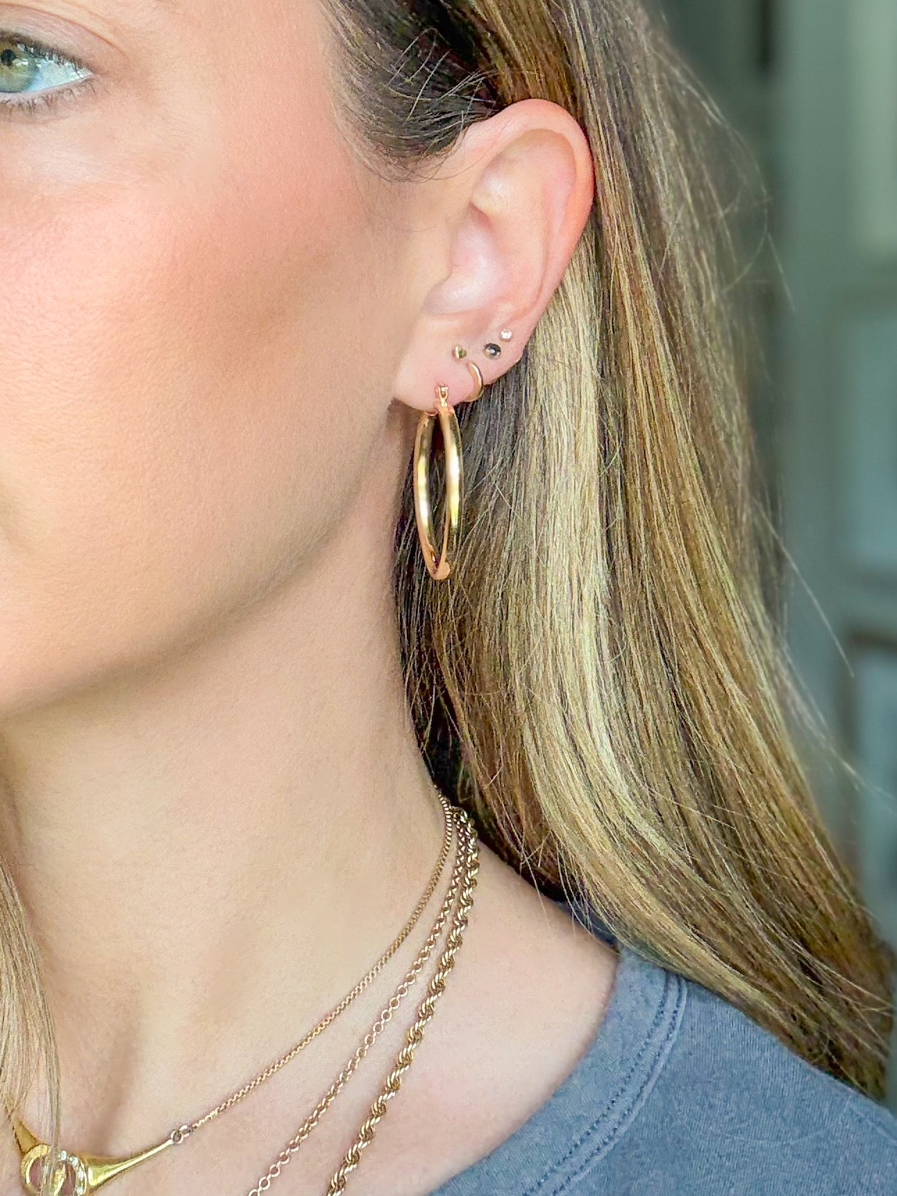 Vintage Oval Tube Hoop 14k Yellow Gold Earrings