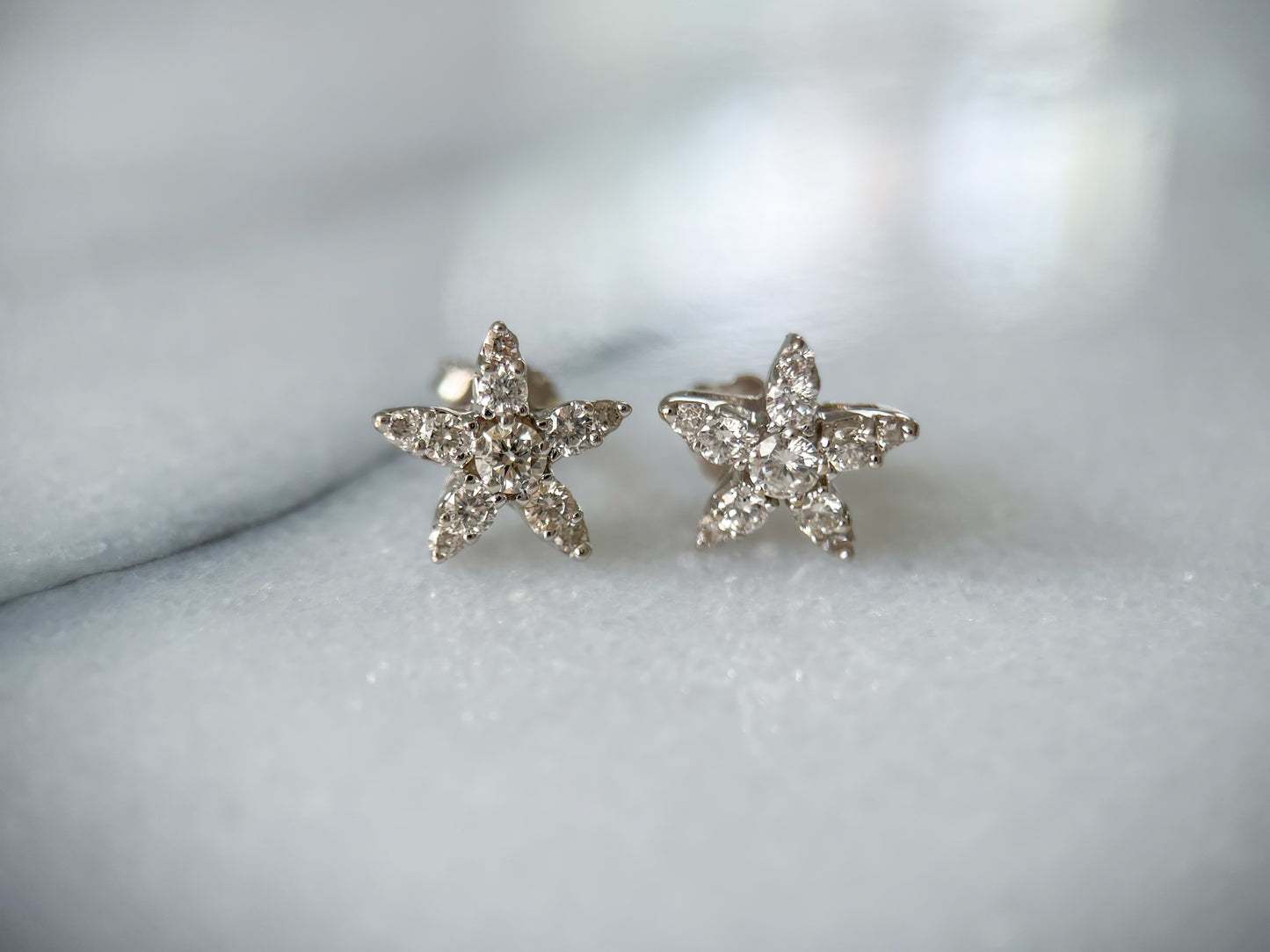 Natural Diamond Star 18k White Gold Stud Earrings