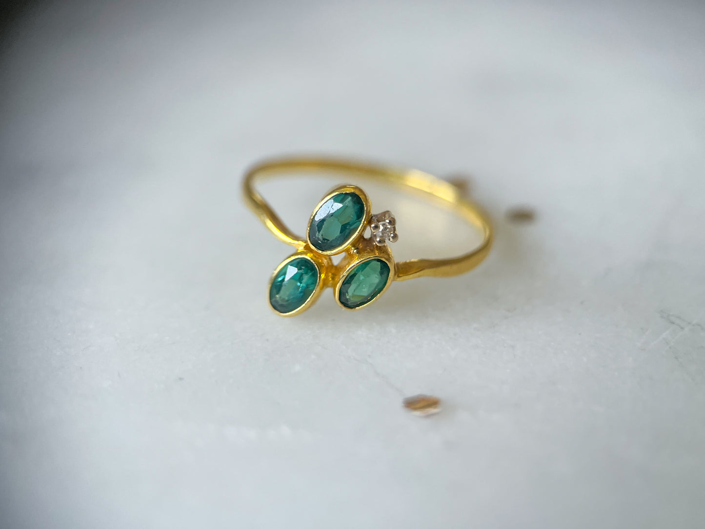 Vintage Oval Natural Emerald and Natural Diamond 18k Yellow Gold Ring