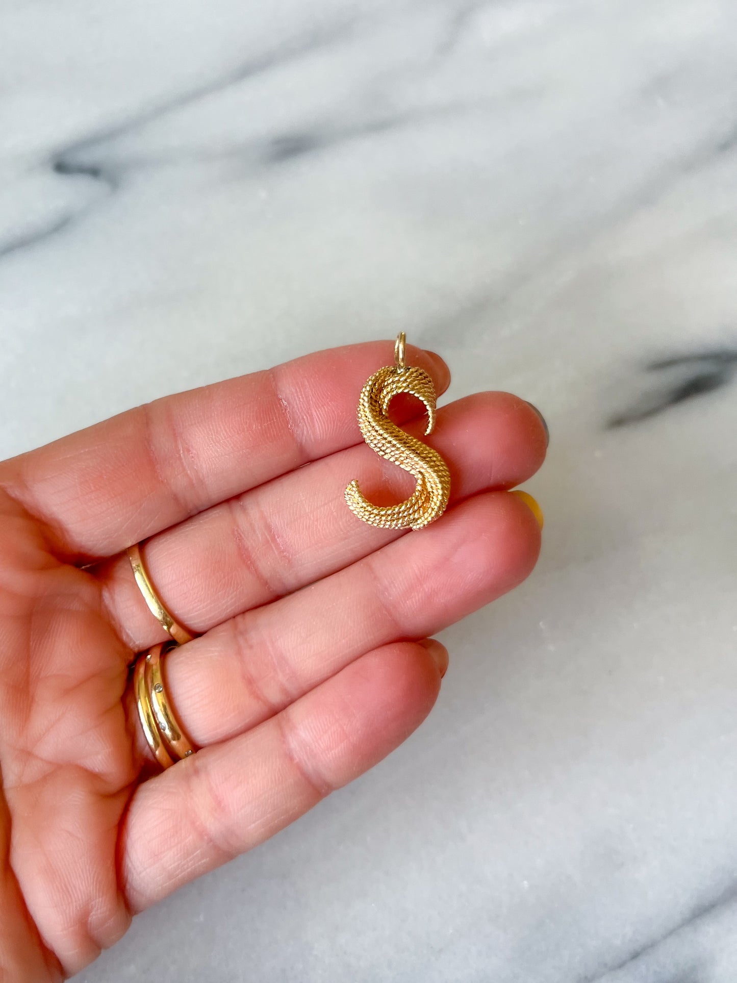 Vintage Woven 'S' 14k Yellow Gold Letter Initial Charm