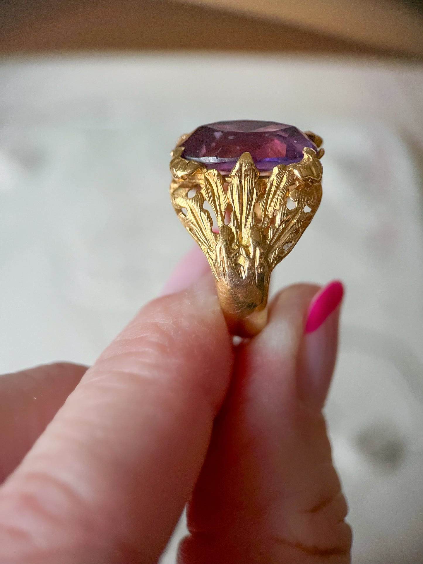 Vintage Oval Shaped Natural Amethyst 18k Yellow Gold Ring