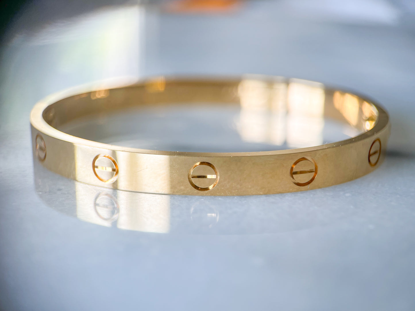 Size 17 18k Yellow Gold Solid Screw Bangle