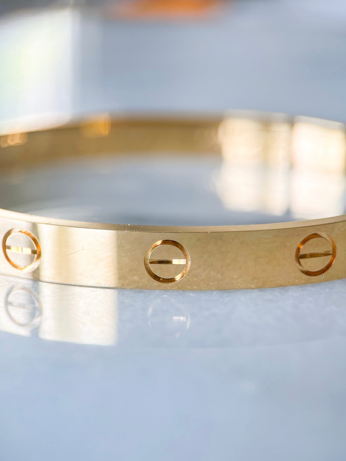 Size 17 18k Yellow Gold Solid Screw Bangle