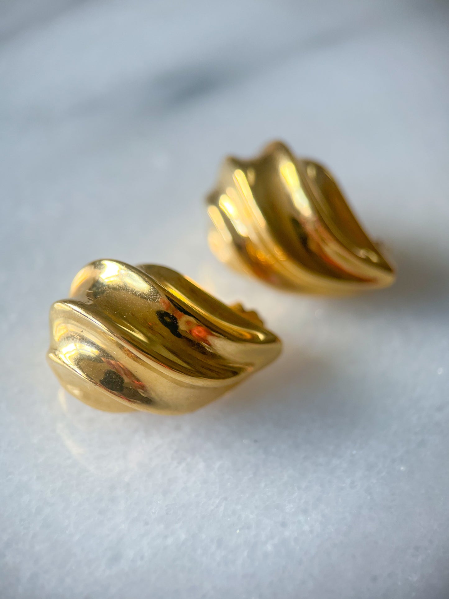 Vintage Puffy Ribbed Tear Drop 14k Yellow Gold Stud Earrings