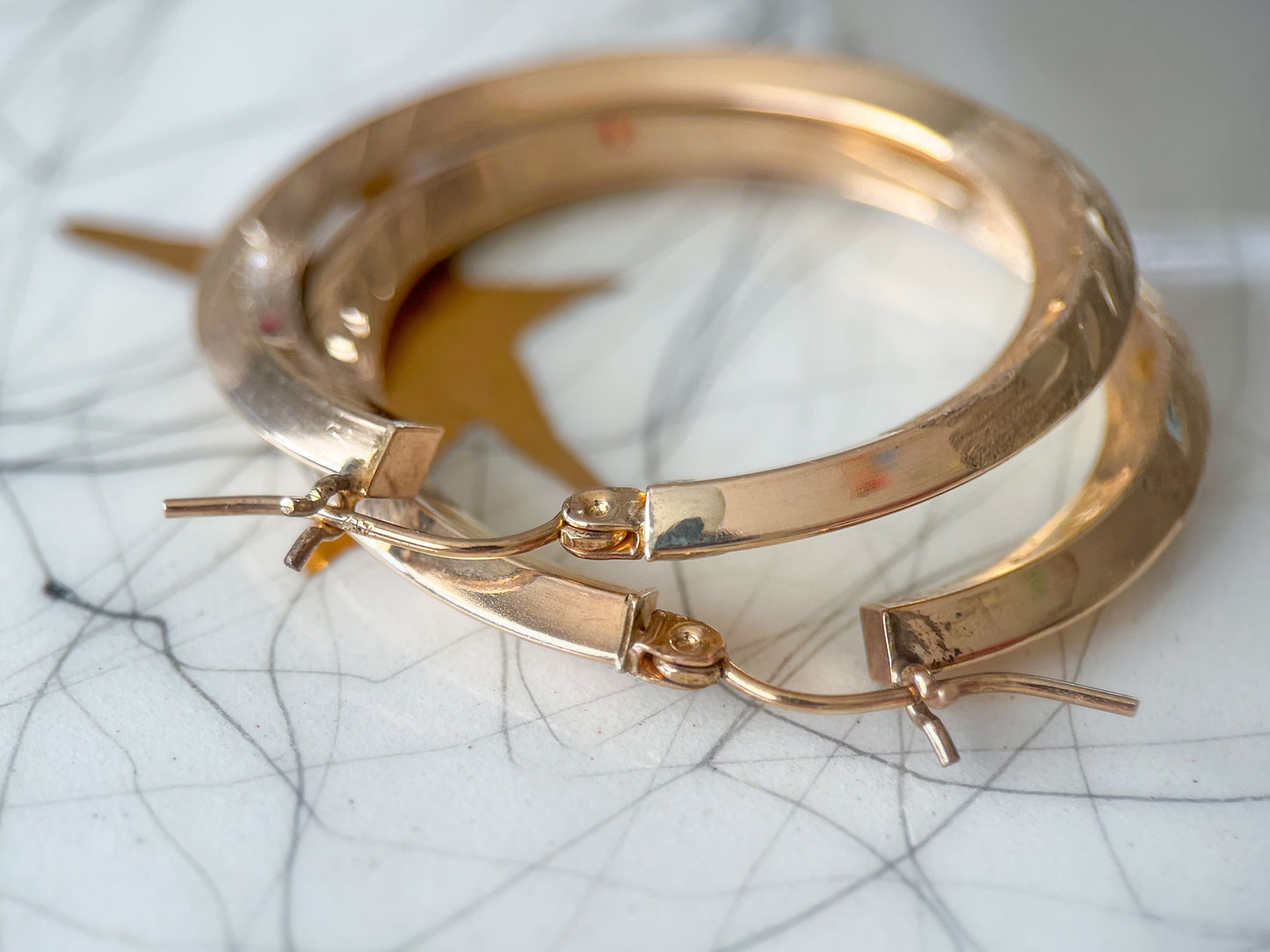 Vintage Floral Faceted Tube Etched 10k Yellow Gold Hoop Earrings