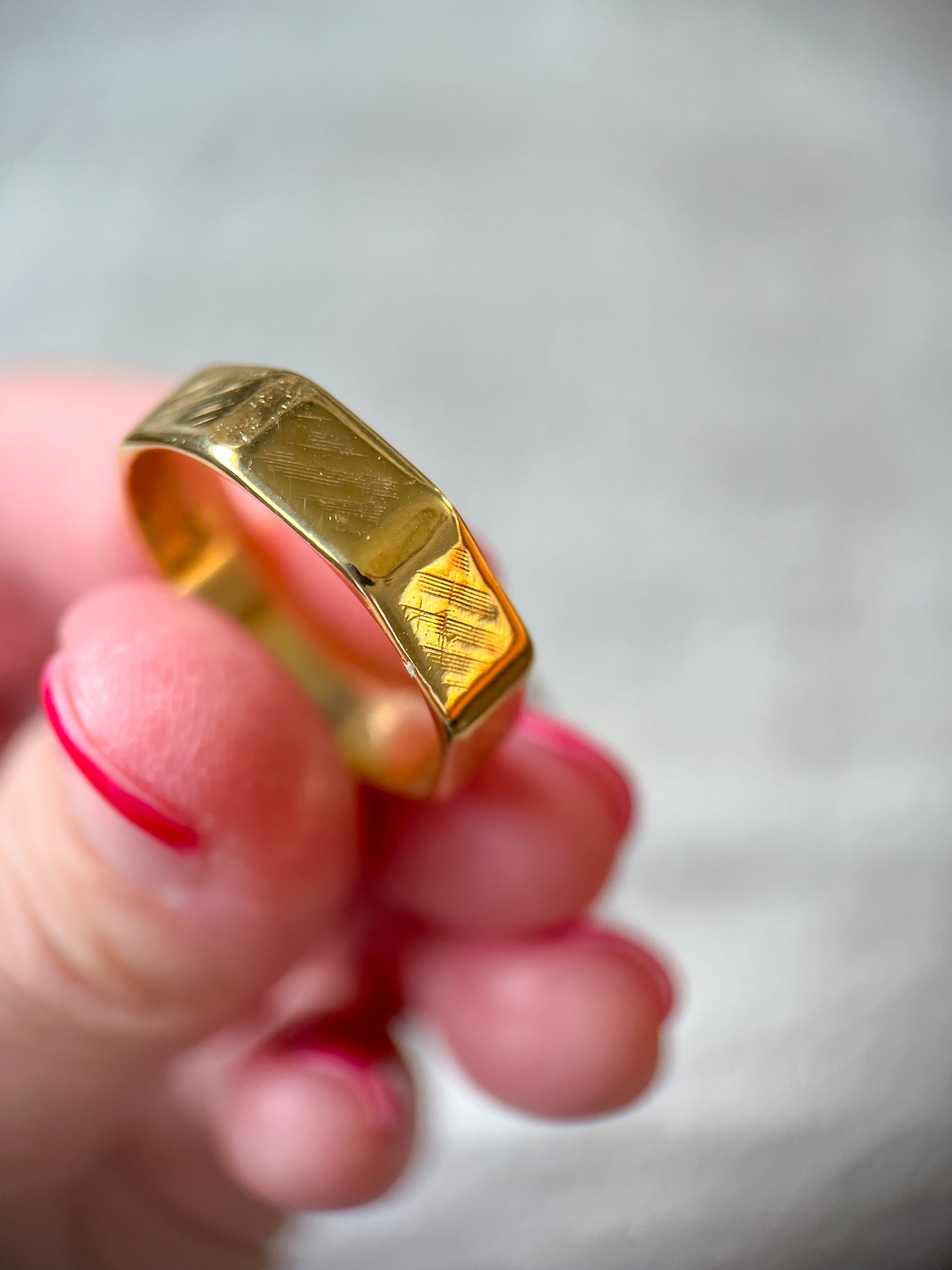 Vintage 14k Yellow Gold Etched Band