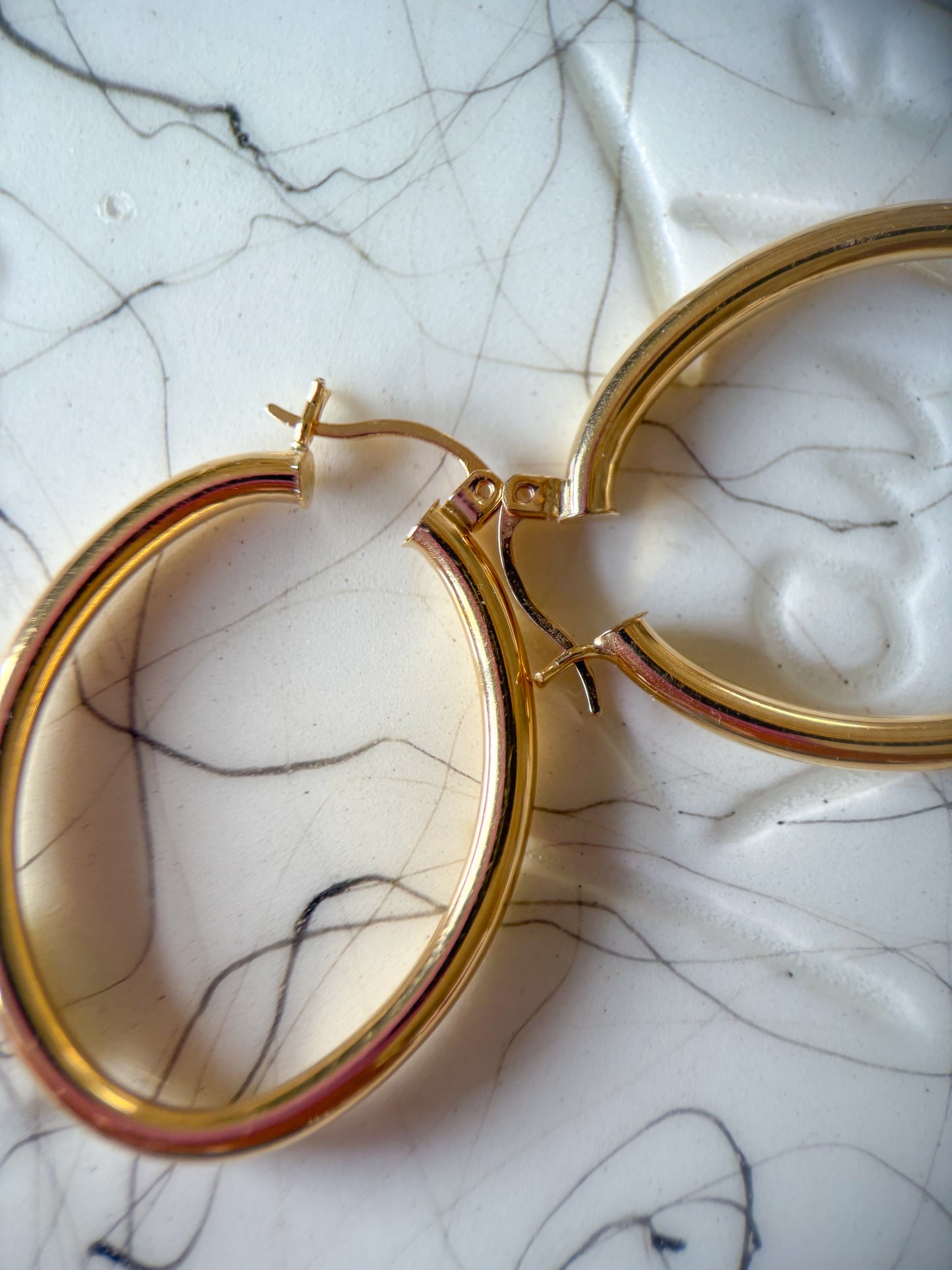 Vintage Oval Tube Hoop 14k Yellow Gold Earrings