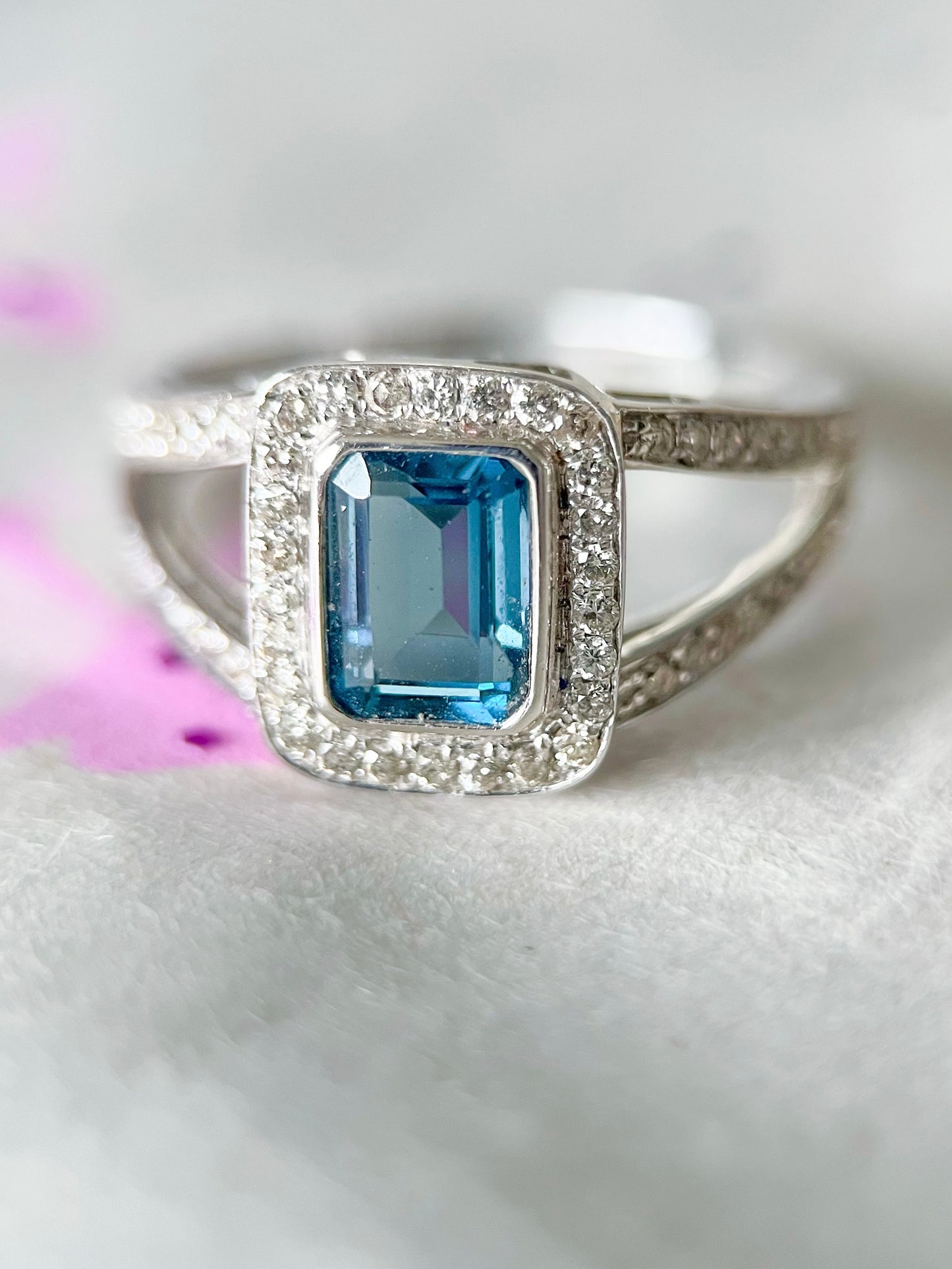 Vintage Emerald Topaz 14k White Gold Double Shank Ring