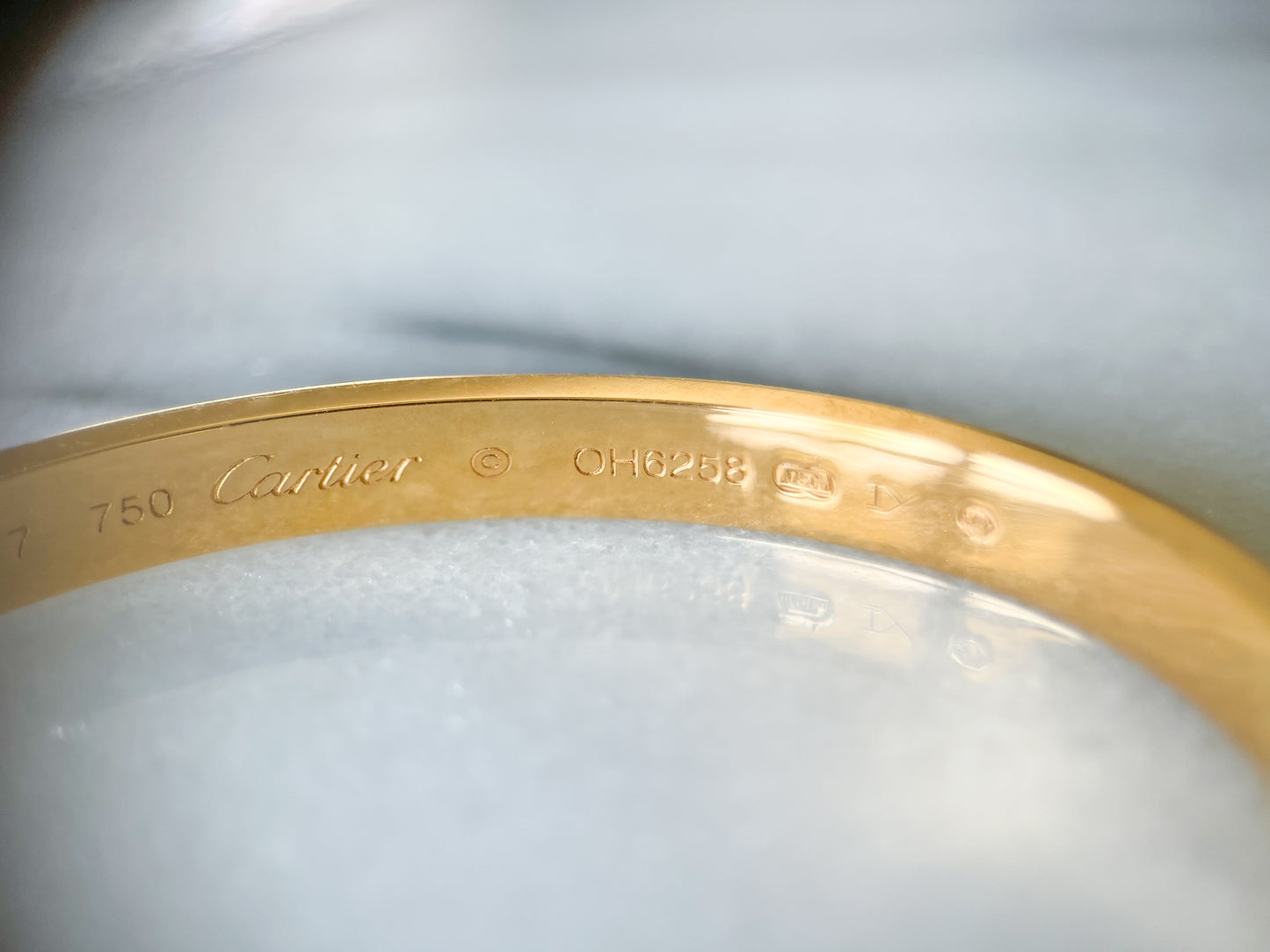 Size 17 18k Yellow Gold Solid Screw Bangle