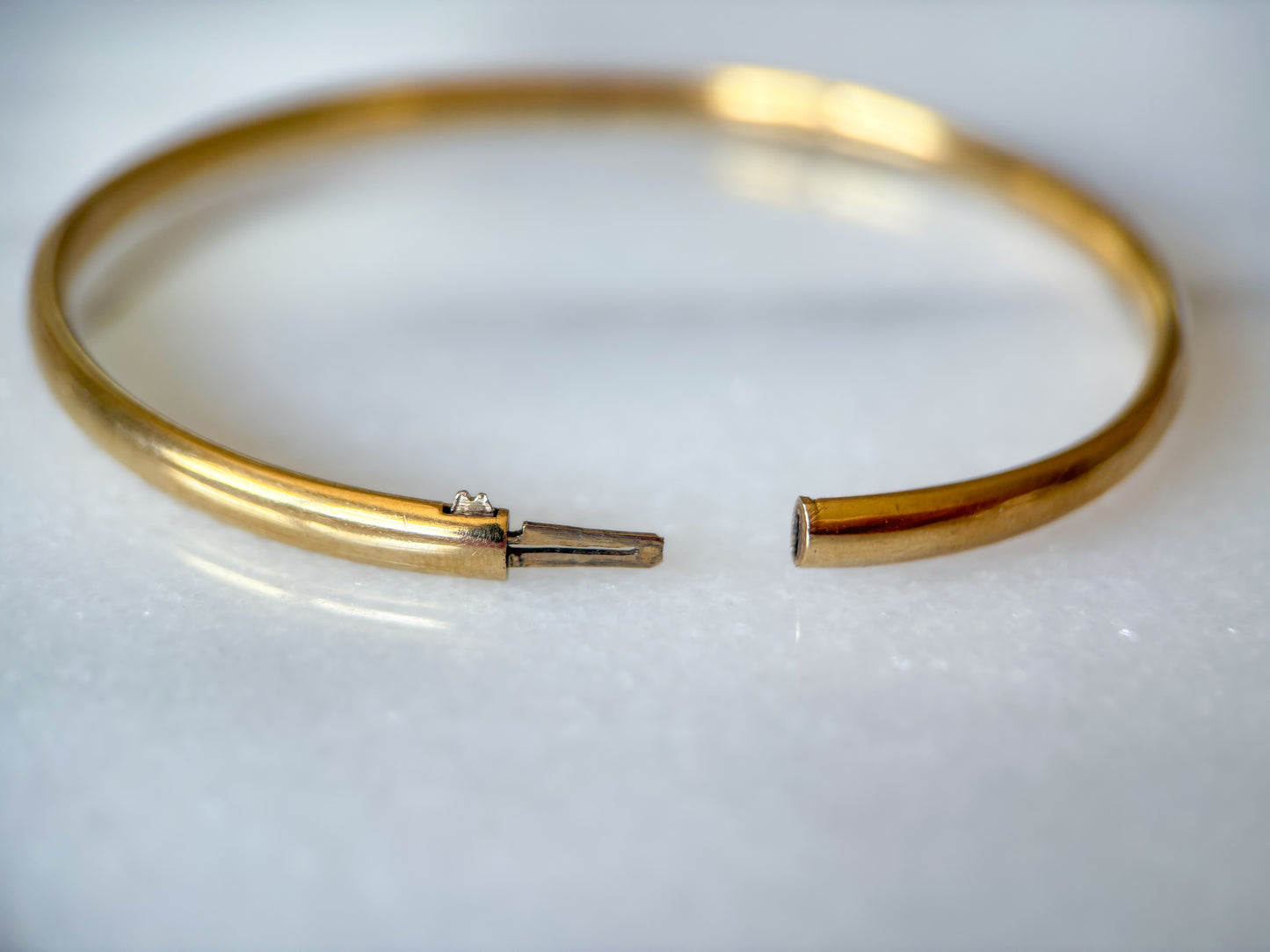 Vintage Thin 10k Yellow Gold Hinged Bangle
