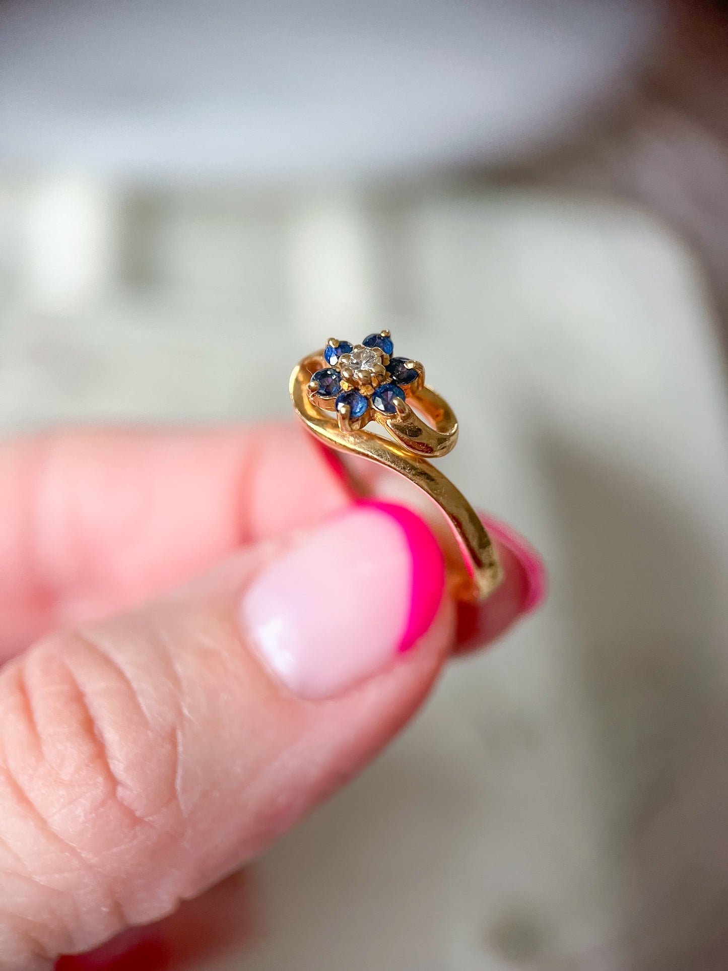 Vintage Natural Sapphire and Natural Diamond Flower 14k Yellow Gold Ring