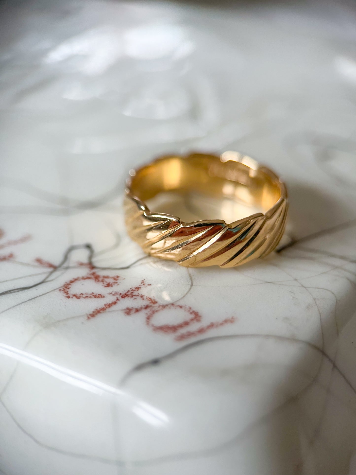 Vintage 14k Wavy Yellow Gold Band Ring