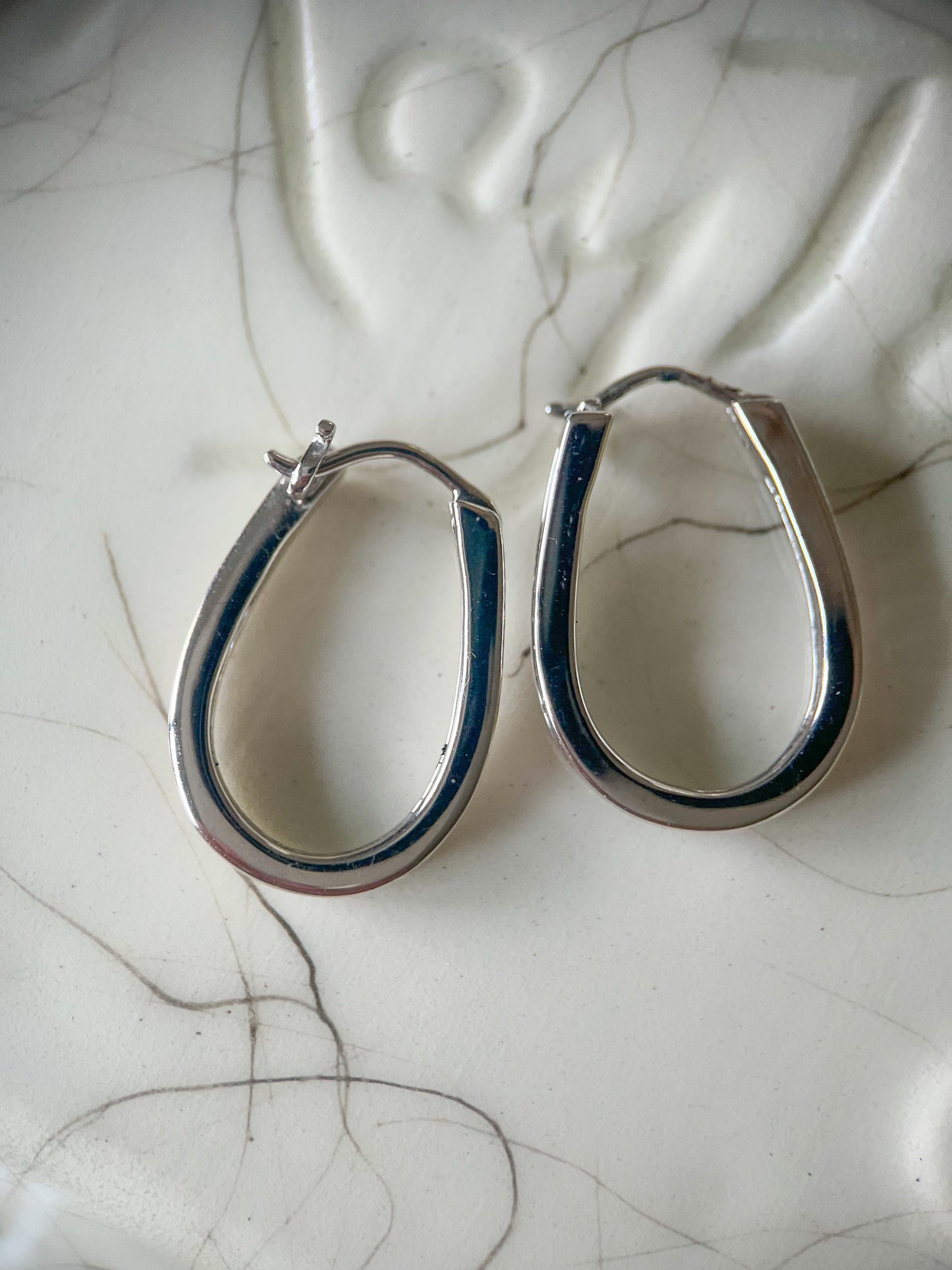 Natural Diamond 14k White Gold Oval Hoop Earrings