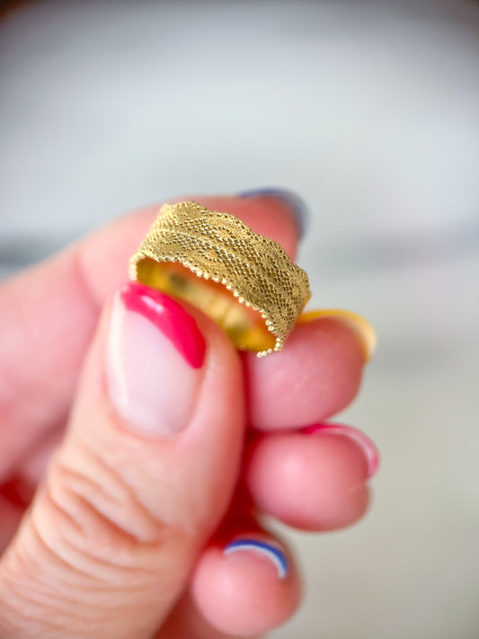 Vintage Lace 14k Yellow Gold Band Ring