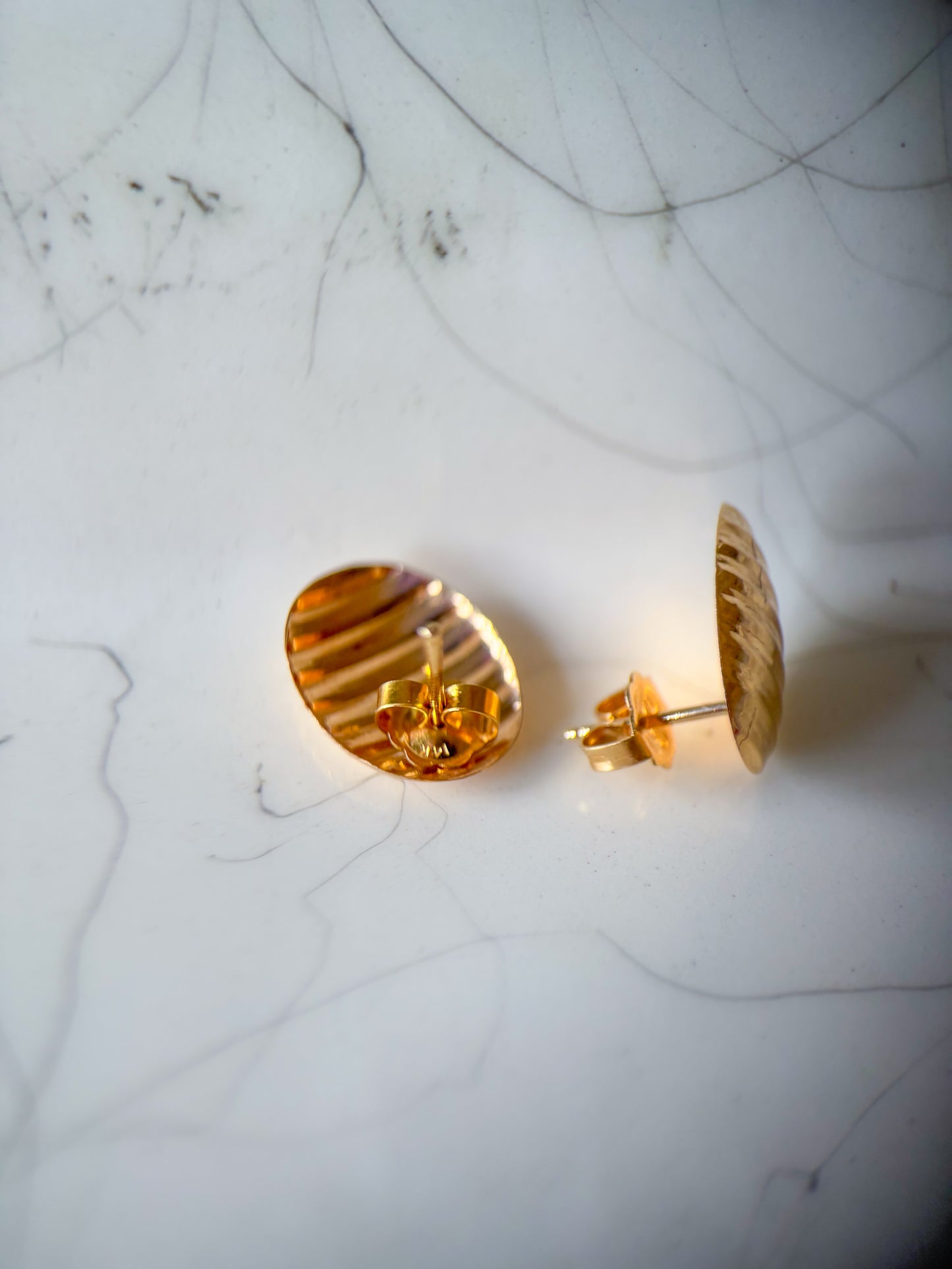 Vintage Oval Ribbed Stud 14k Yellow Gold Earrings