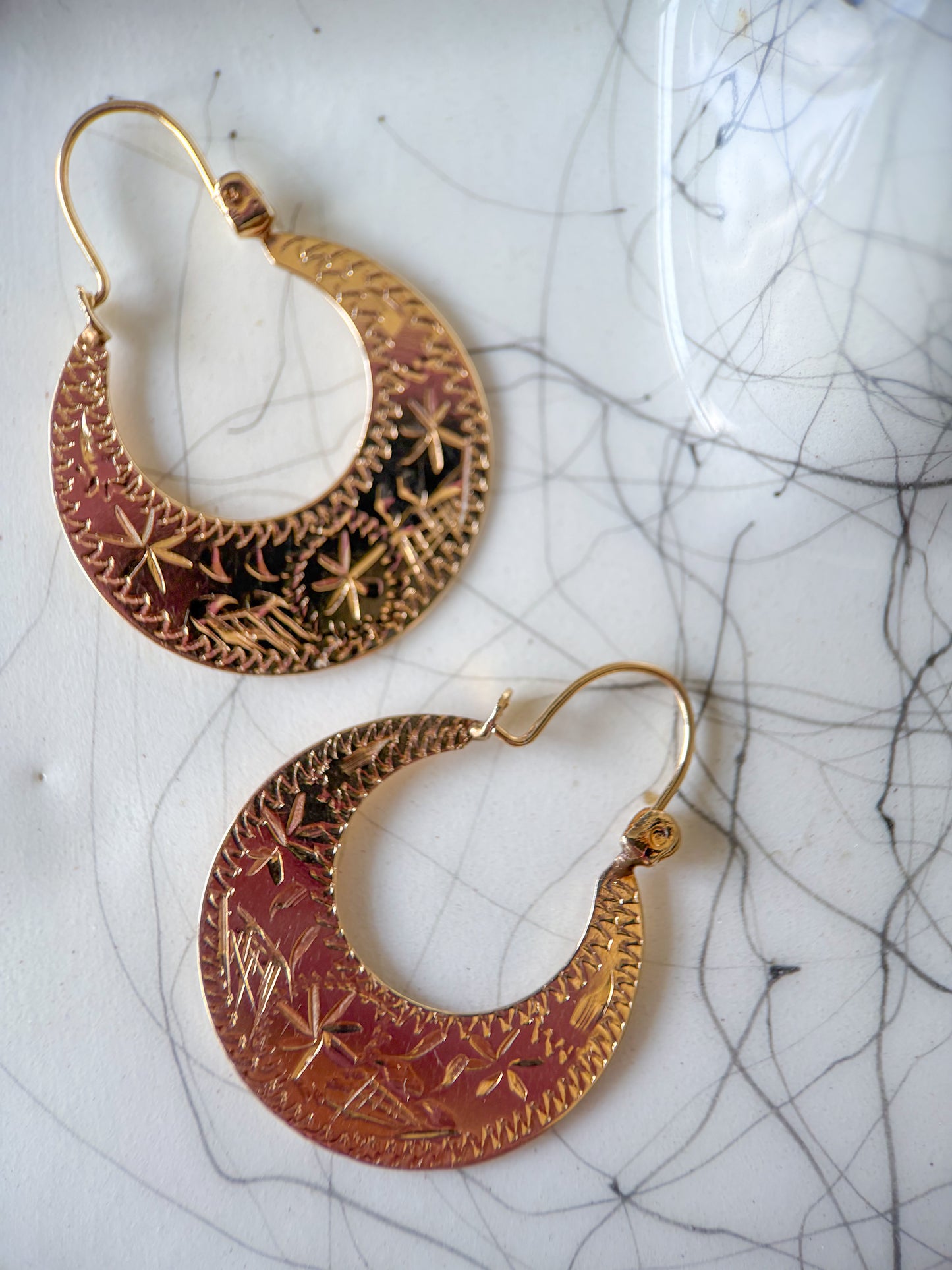 Vintage Flat Etched Bag Hoop 14k Yellow Gold Earrings