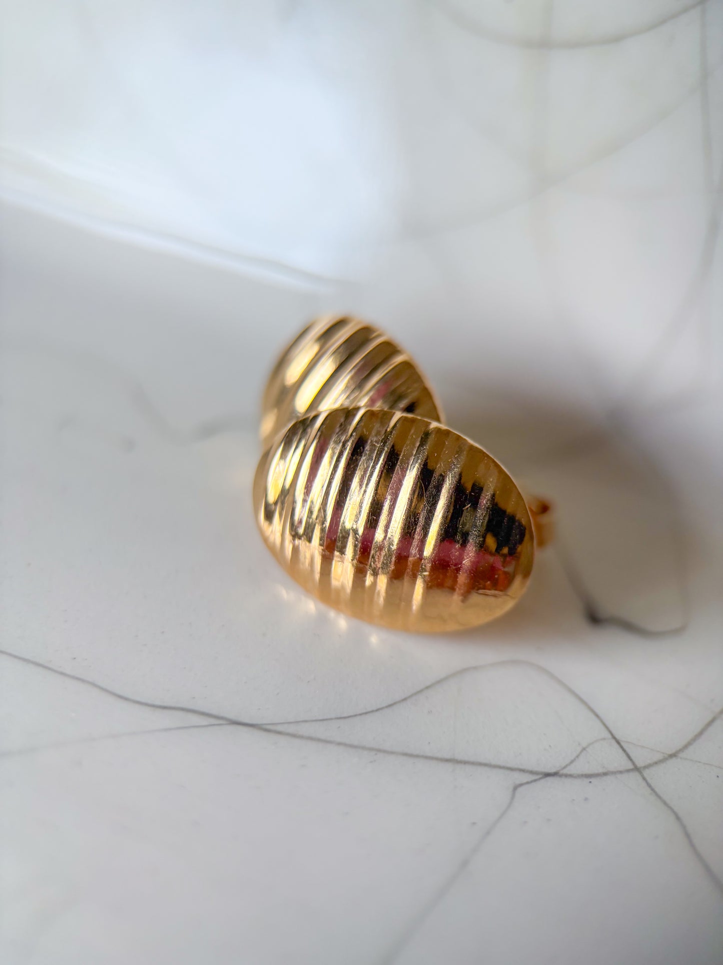 Vintage Oval Ribbed Stud 14k Yellow Gold Earrings