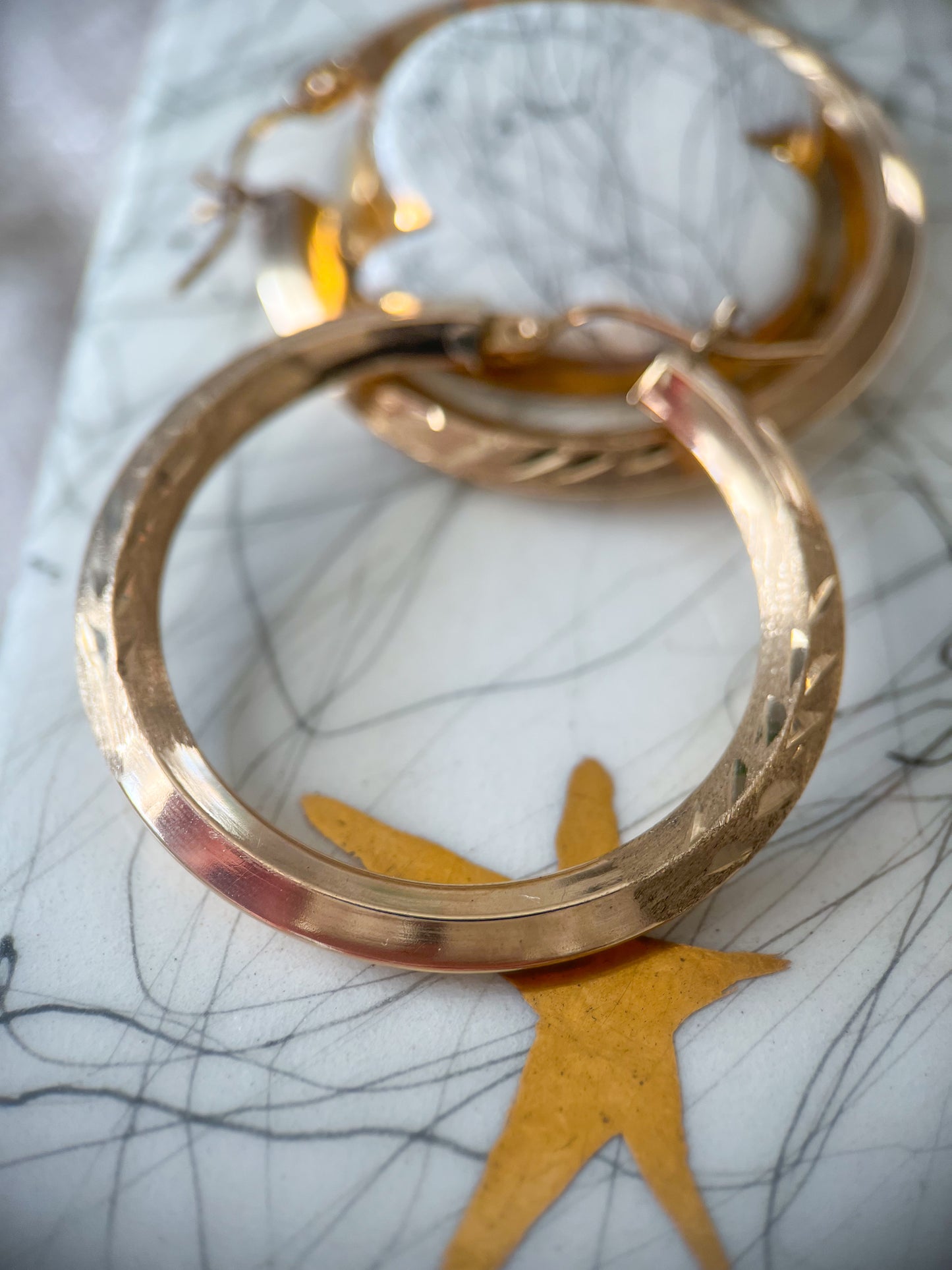 Vintage Floral Faceted Tube Etched 10k Yellow Gold Hoop Earrings