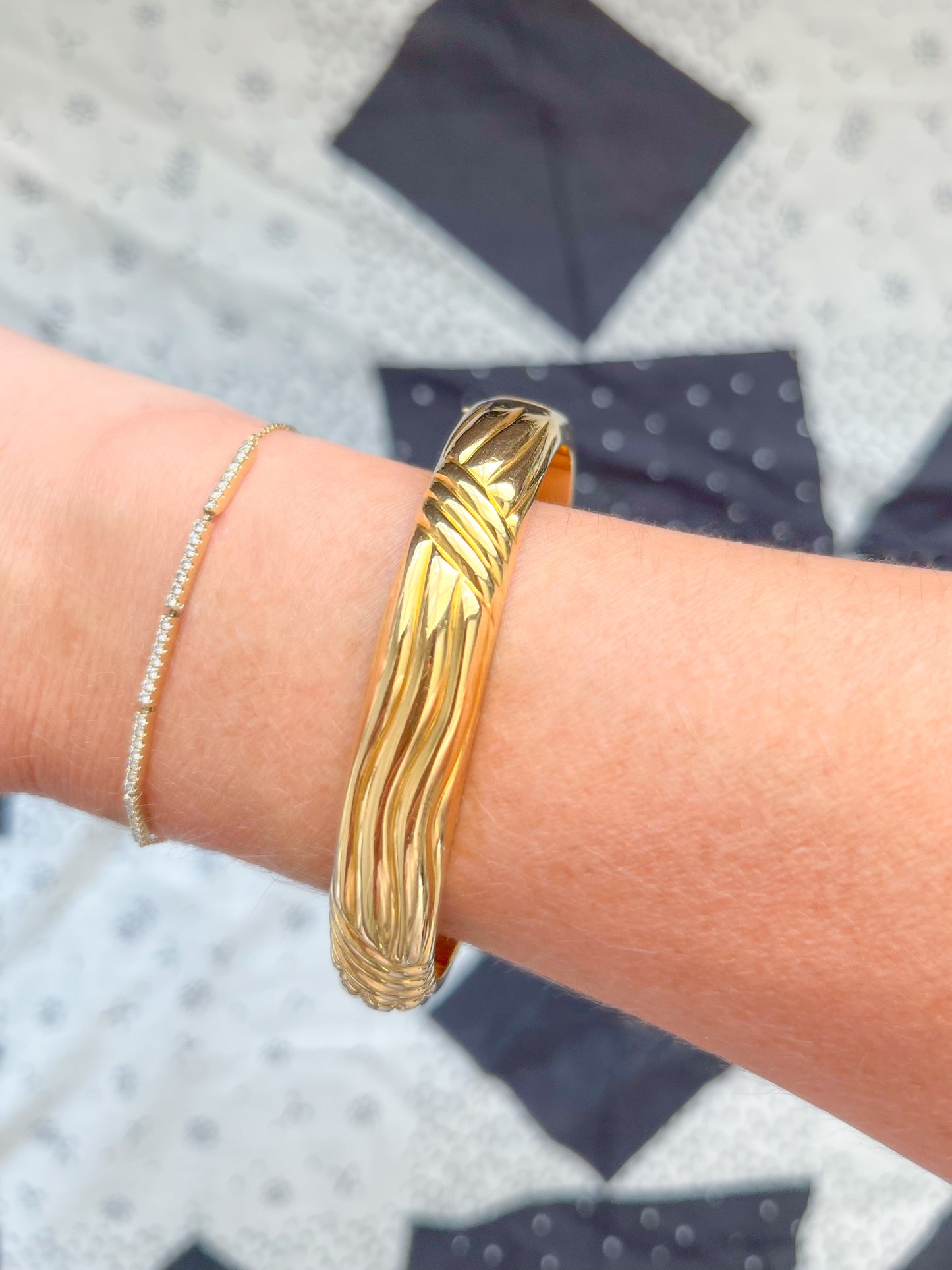 Vintage Wavy 14k Yellow Gold Bangle - Circa 1980s
