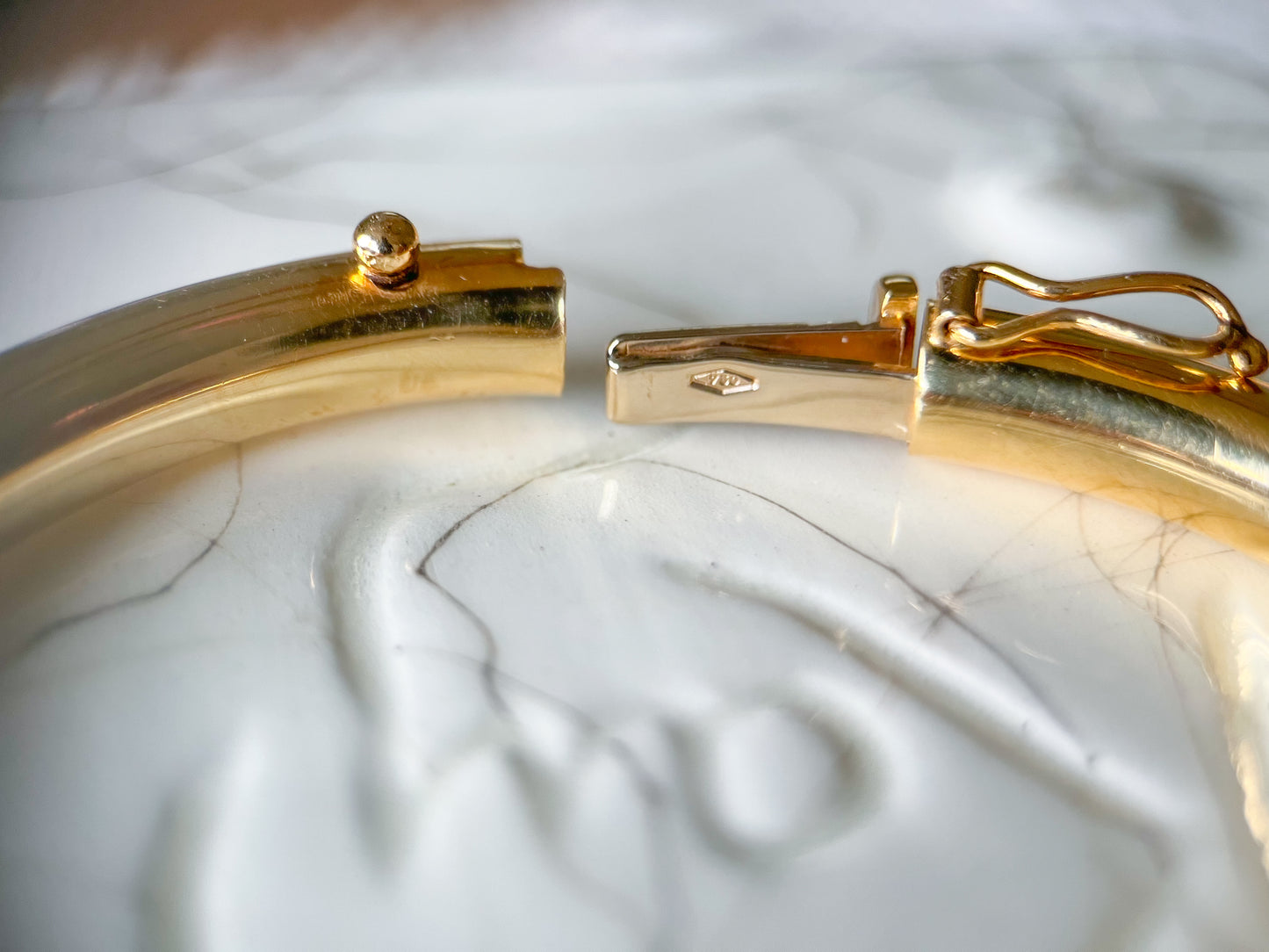 Vintage 18k Yellow Gold Tube Bangle