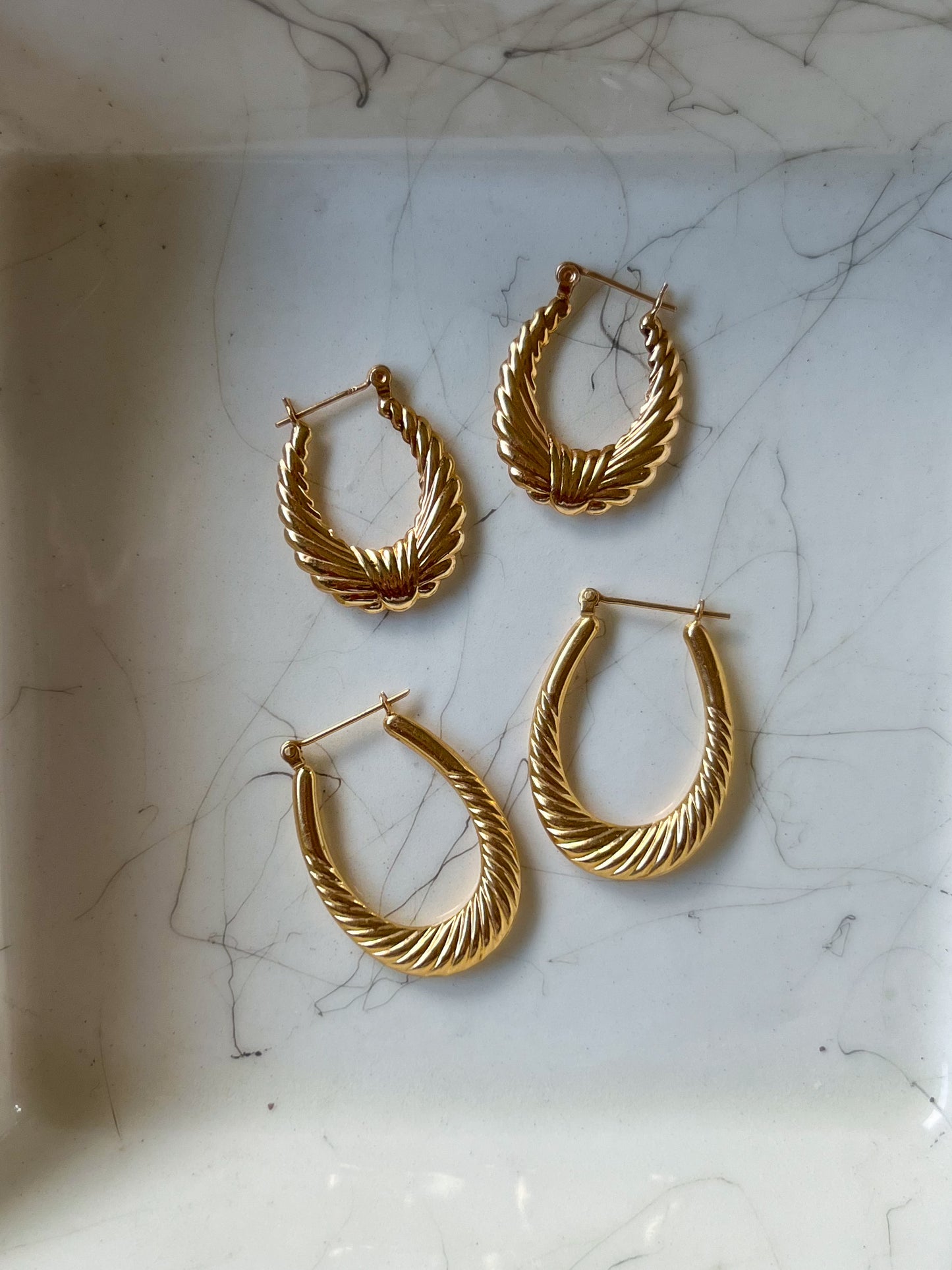 Vintage Oval Elongated Ribbed 14k Yellow Gold Hoop Earrings