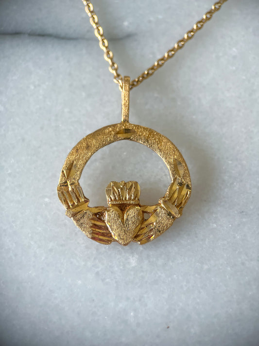 Vintage Claddagh Irish Heart Charm 14k Yellow Gold