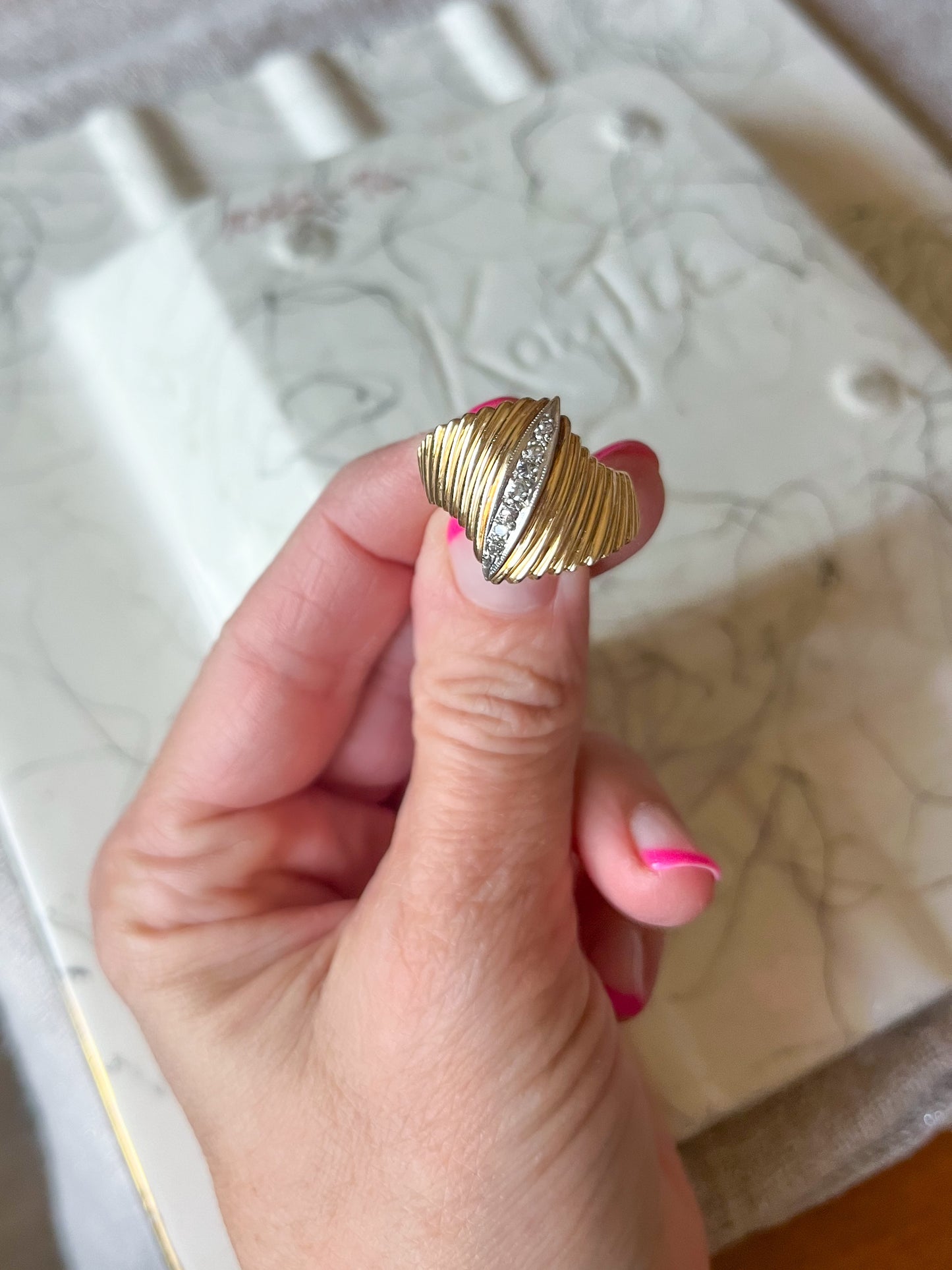 Vintage Natural Diamond Ribbed 14k Yellow Gold Ring