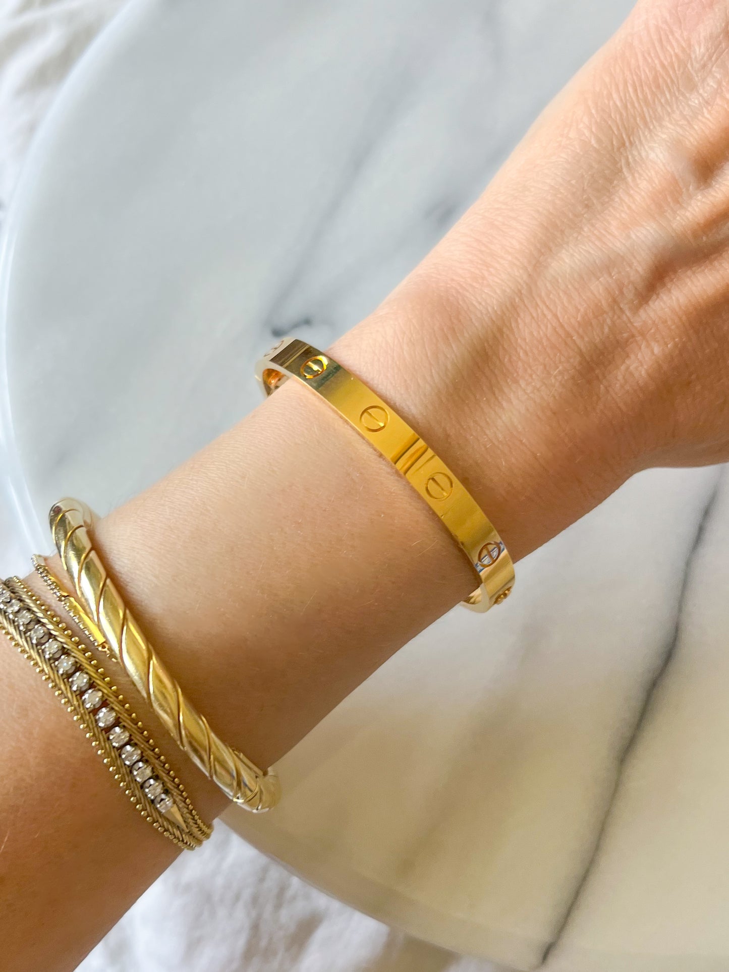 Size 17 18k Yellow Gold Solid Screw Bangle