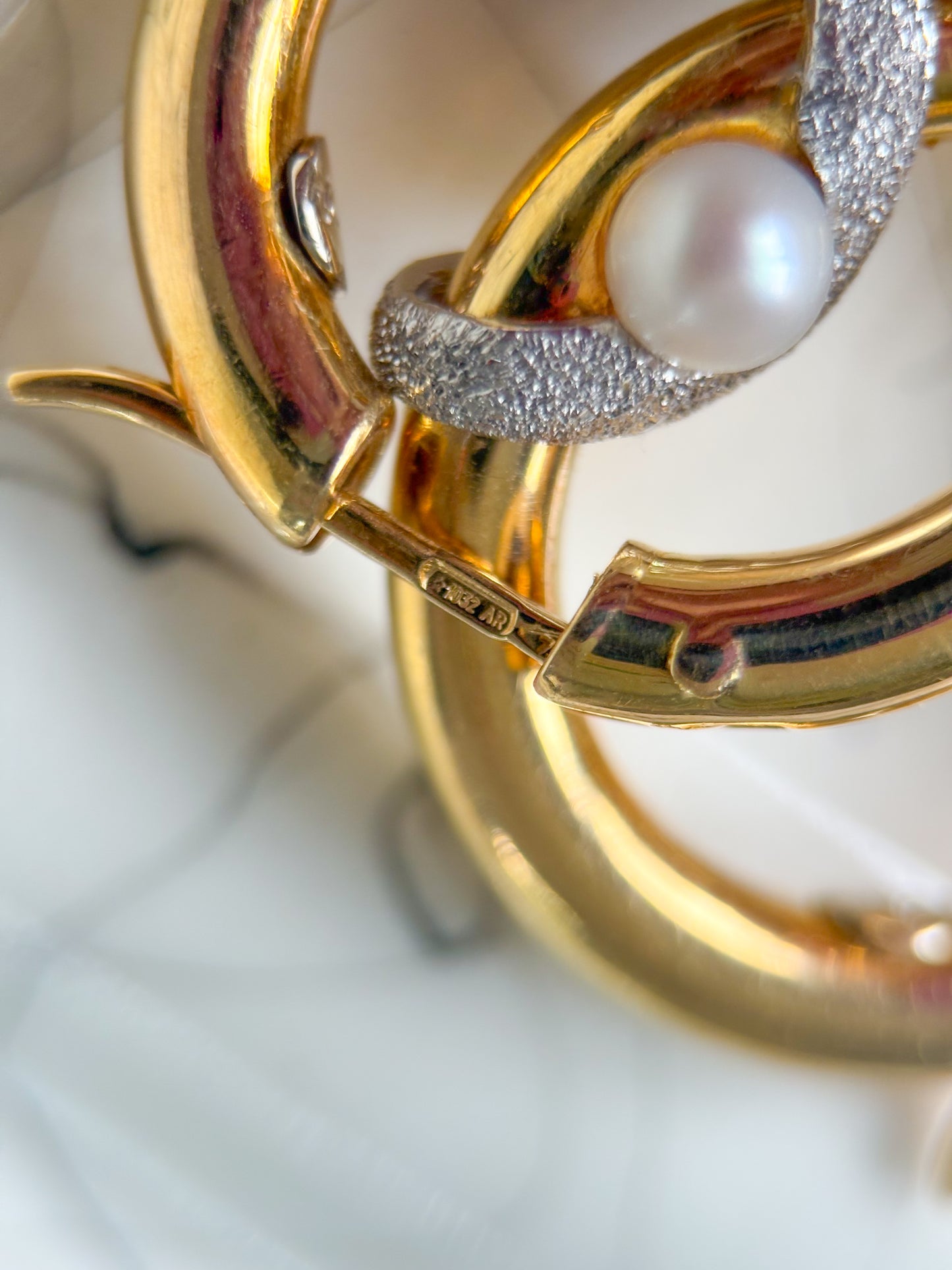 Vintage 18k Yellow Gold Thick Tube Hoops Pearls