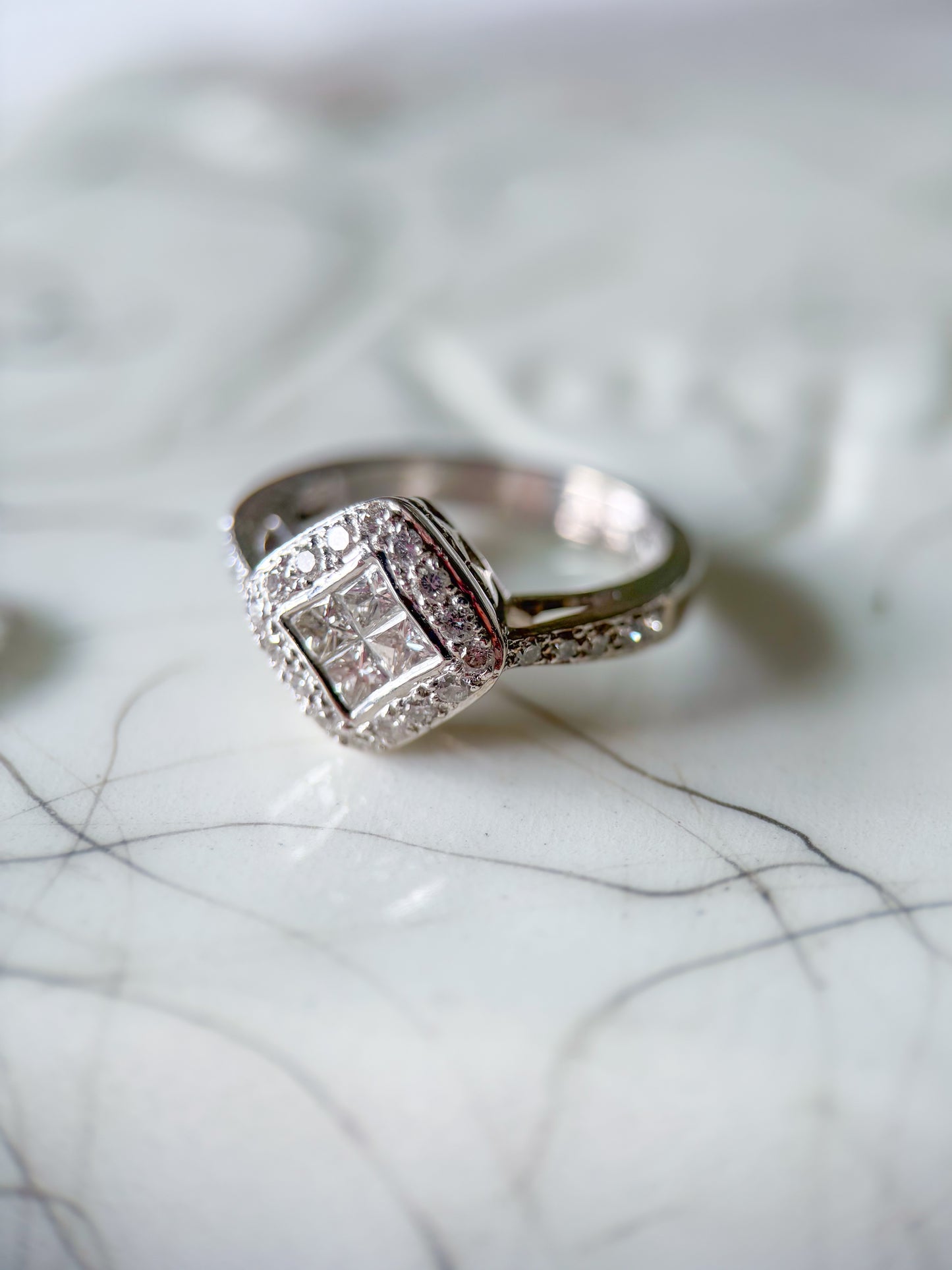 Vintage Natural Diamond 18k White Gold Ring