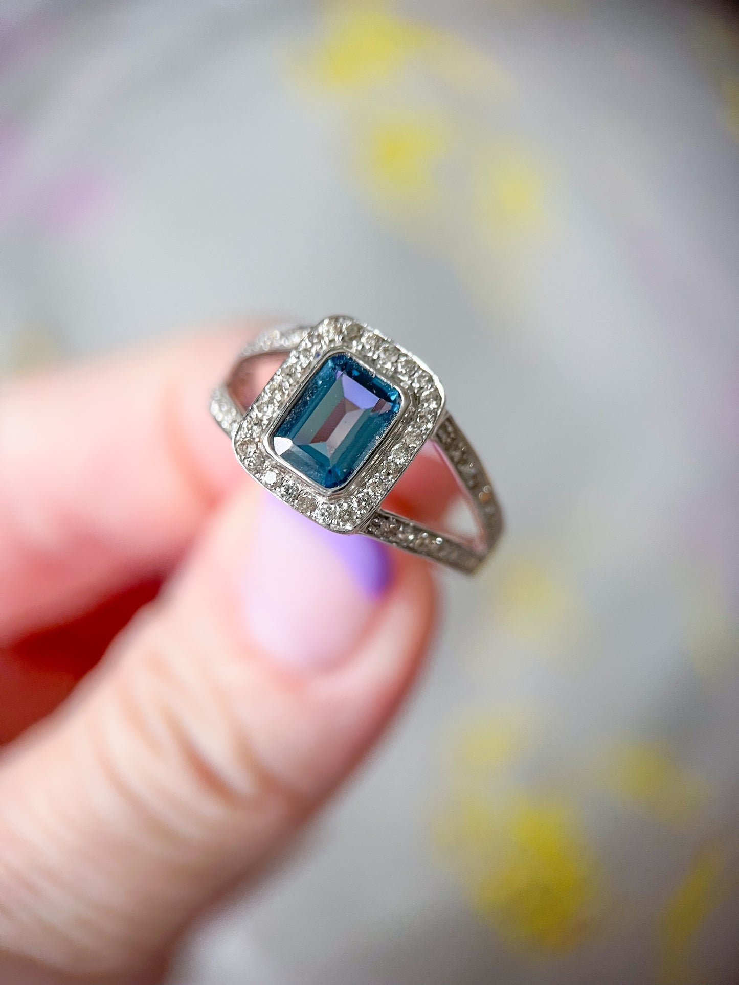 Vintage Emerald Topaz 14k White Gold Double Shank Ring